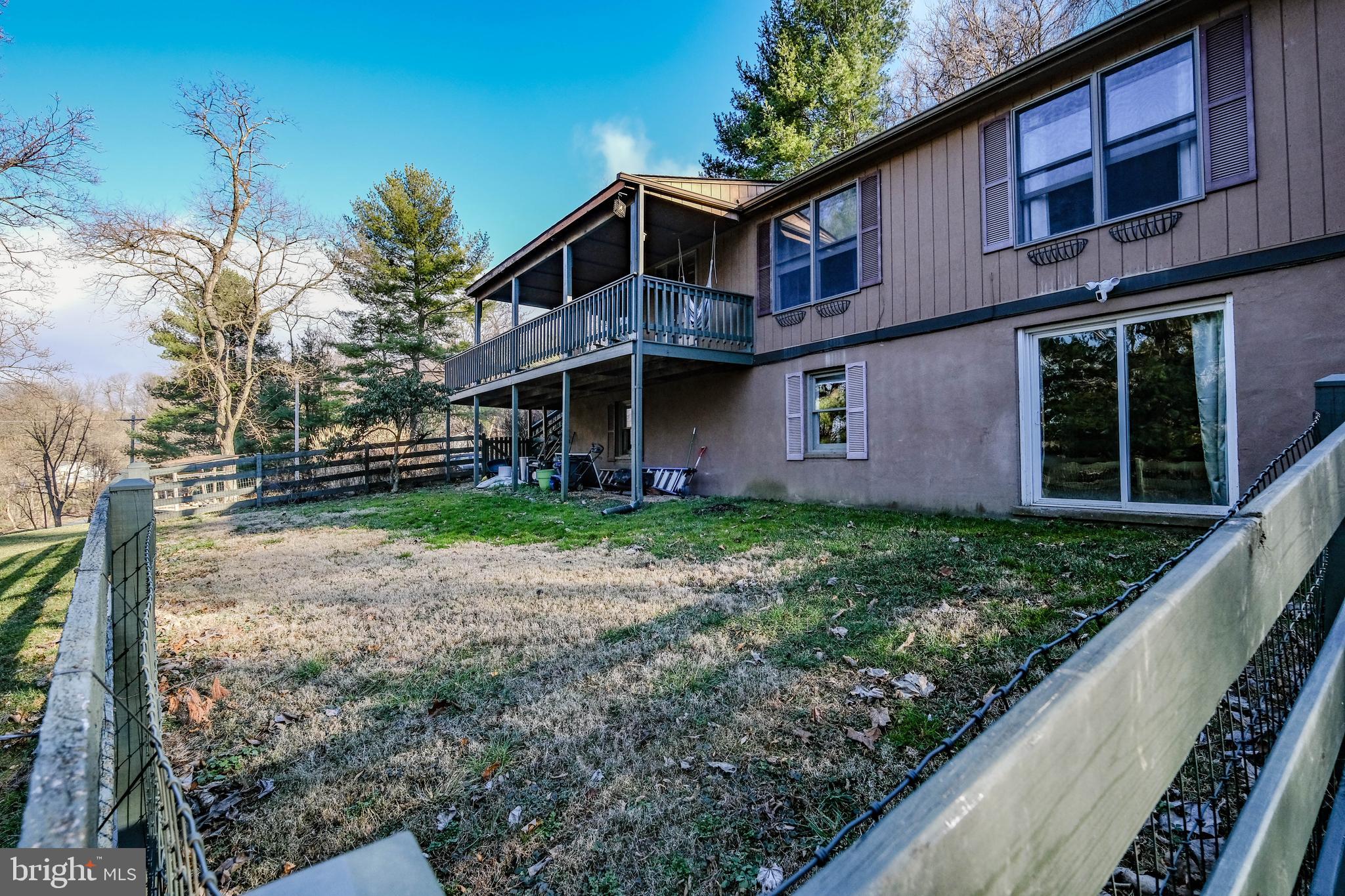 LAKE FRONT ROYAL - Residential