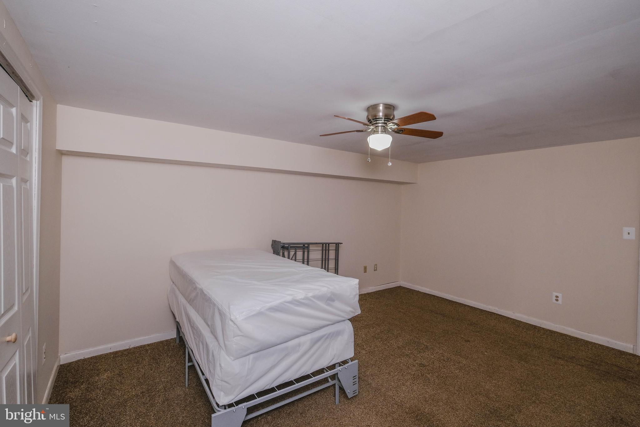 LAKE FRONT ROYAL - Residential