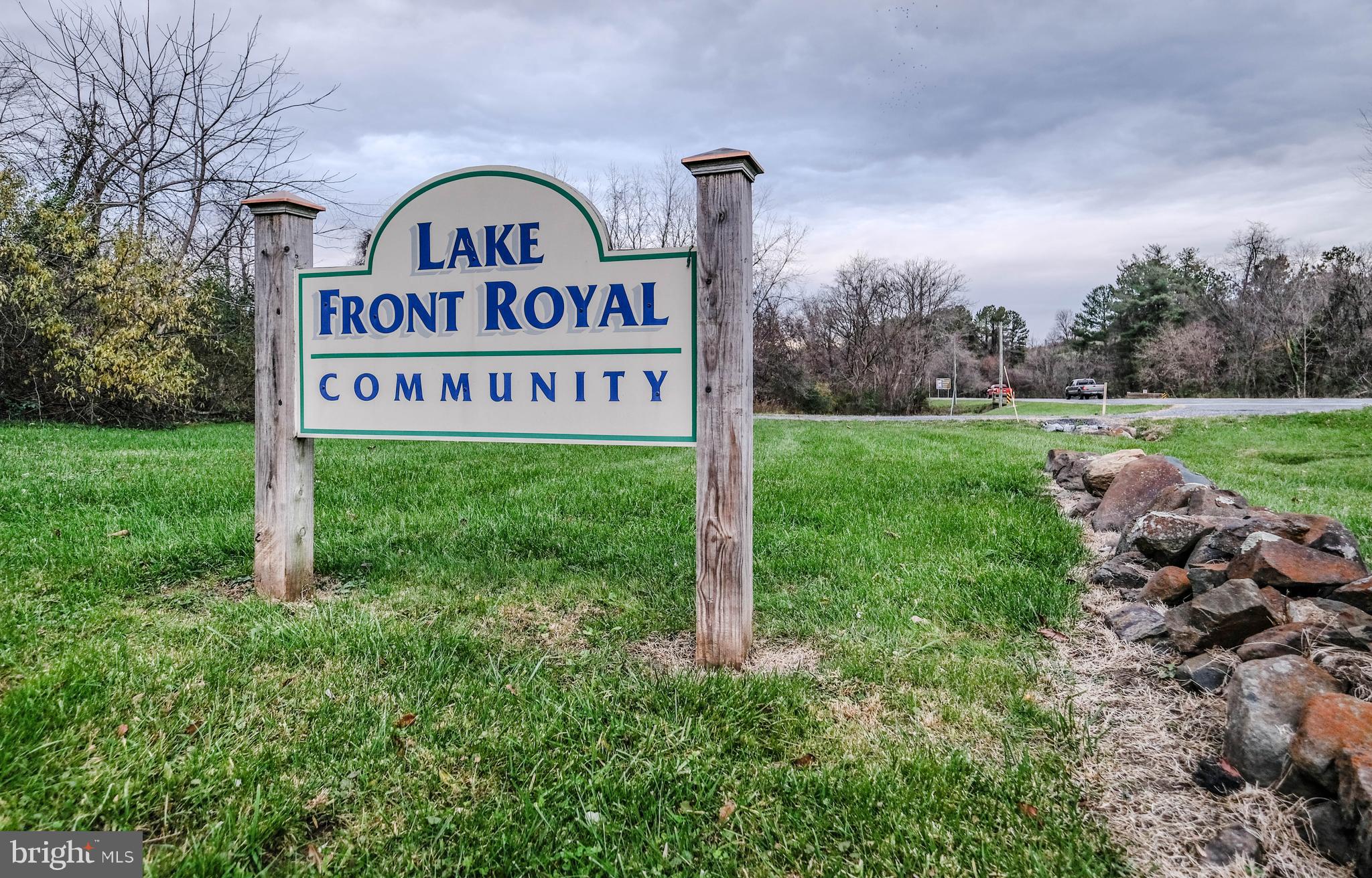 LAKE FRONT ROYAL - Residential