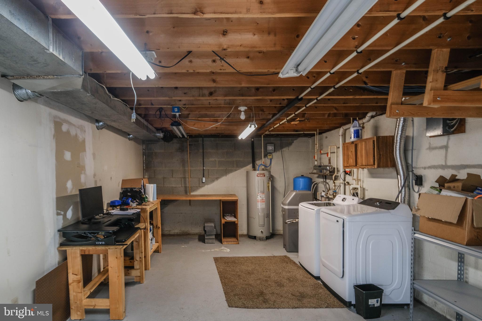 LAKE FRONT ROYAL - Residential