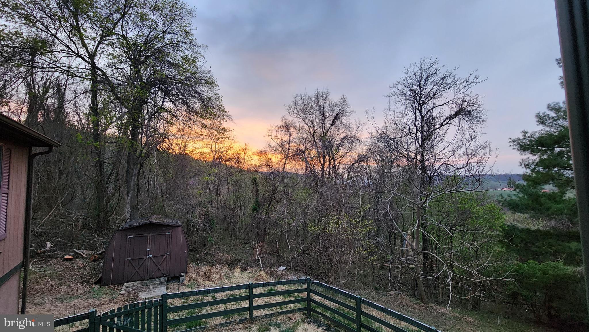 LAKE FRONT ROYAL - Residential