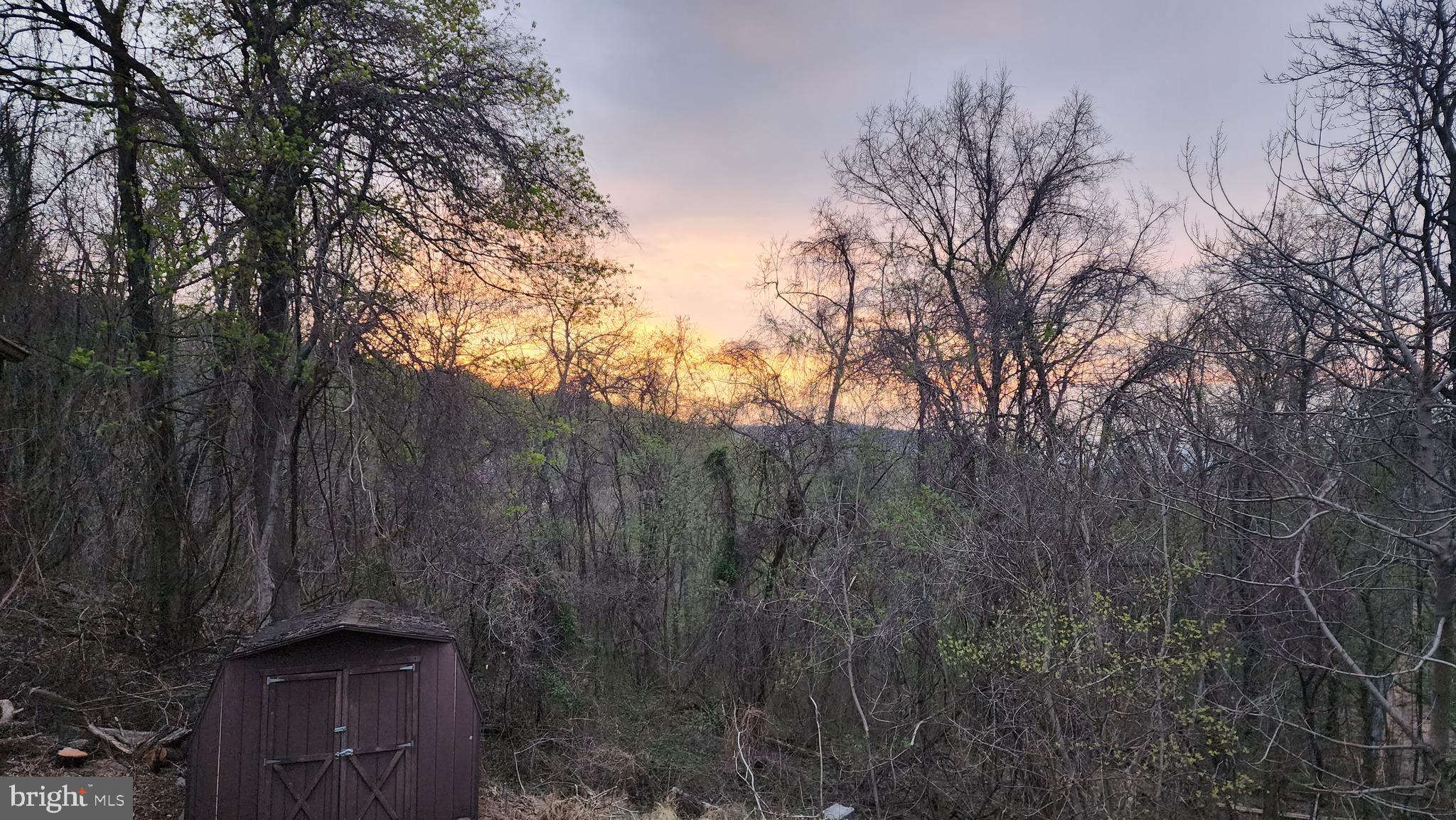 LAKE FRONT ROYAL - Residential