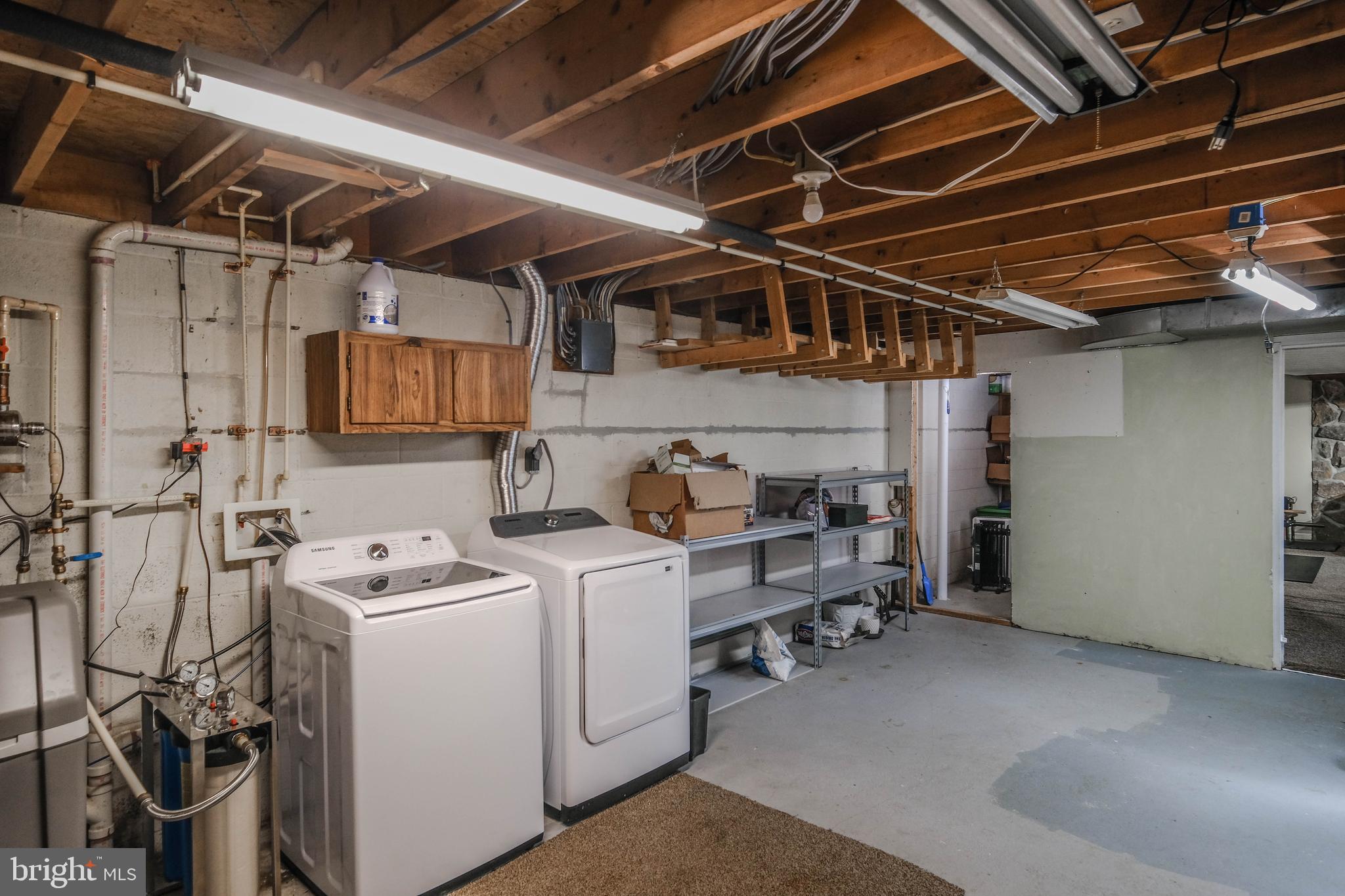 LAKE FRONT ROYAL - Residential