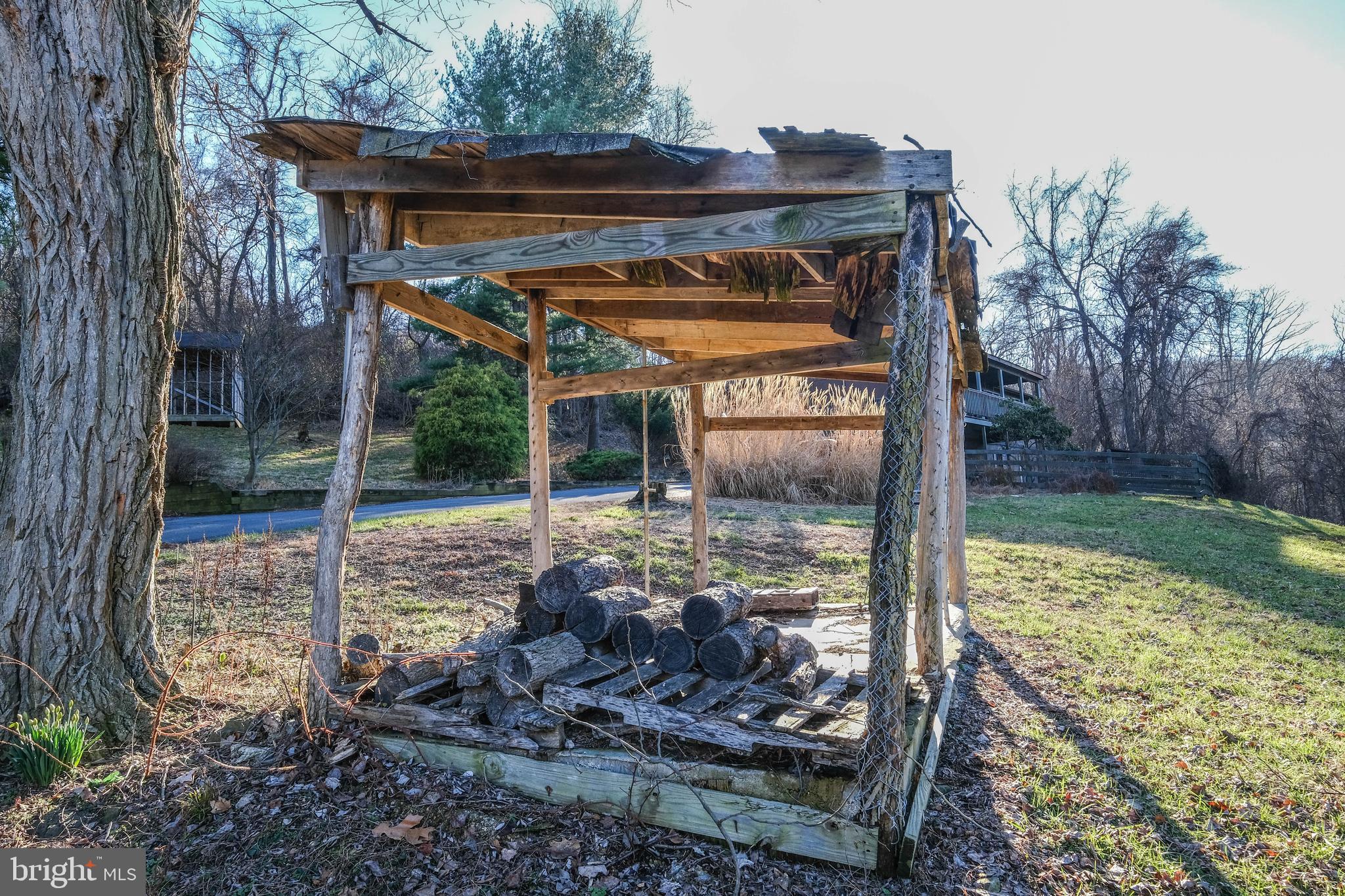 LAKE FRONT ROYAL - Residential