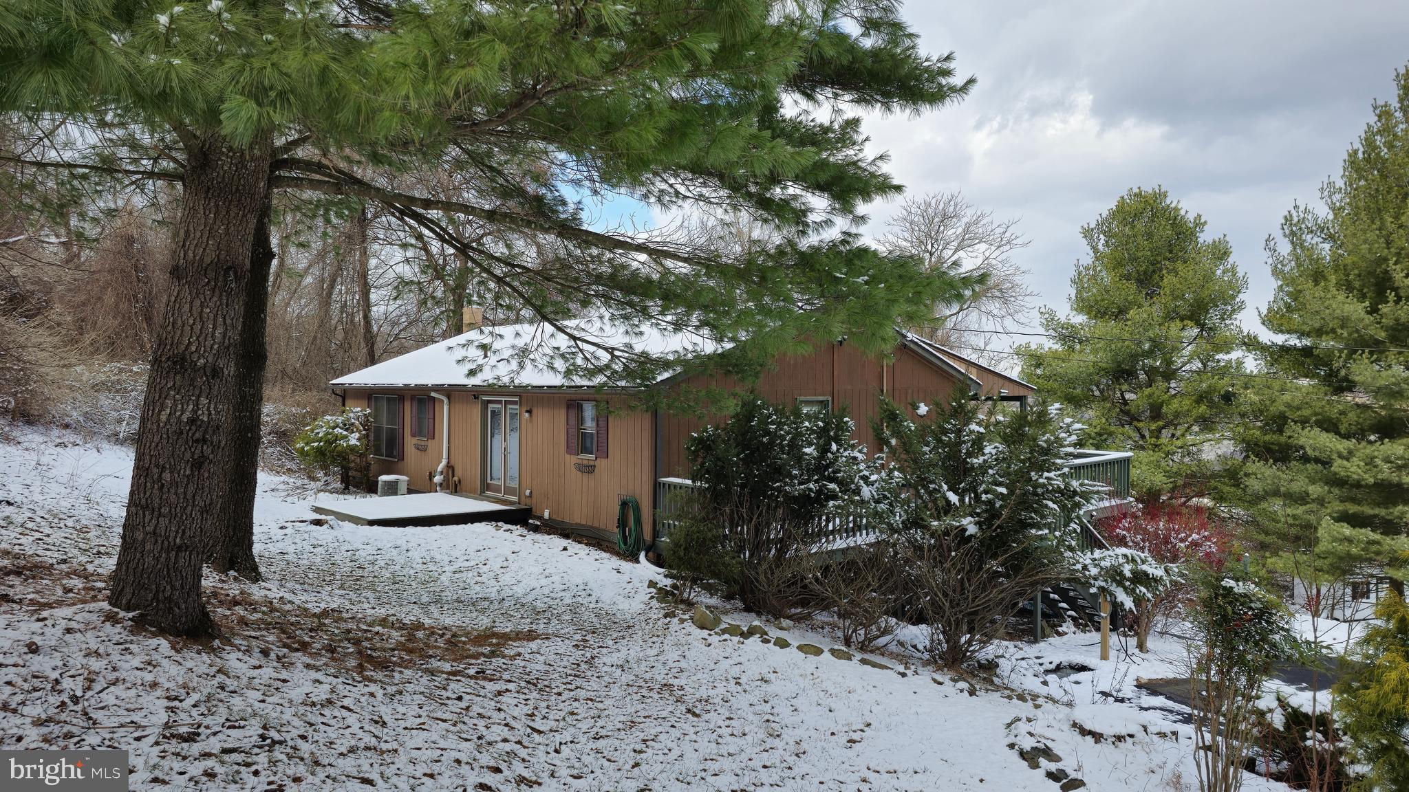 LAKE FRONT ROYAL - Residential