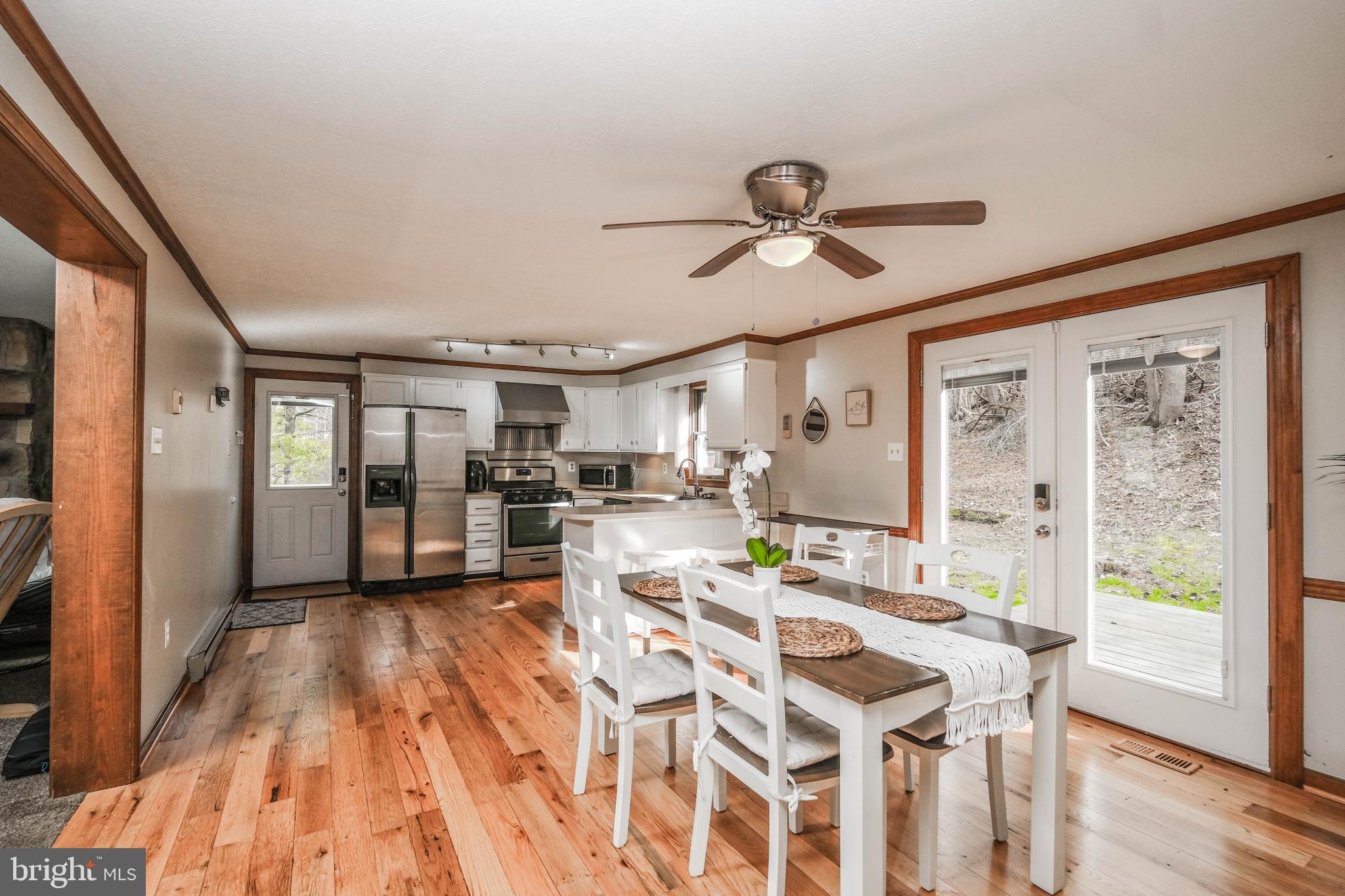 LAKE FRONT ROYAL - Residential