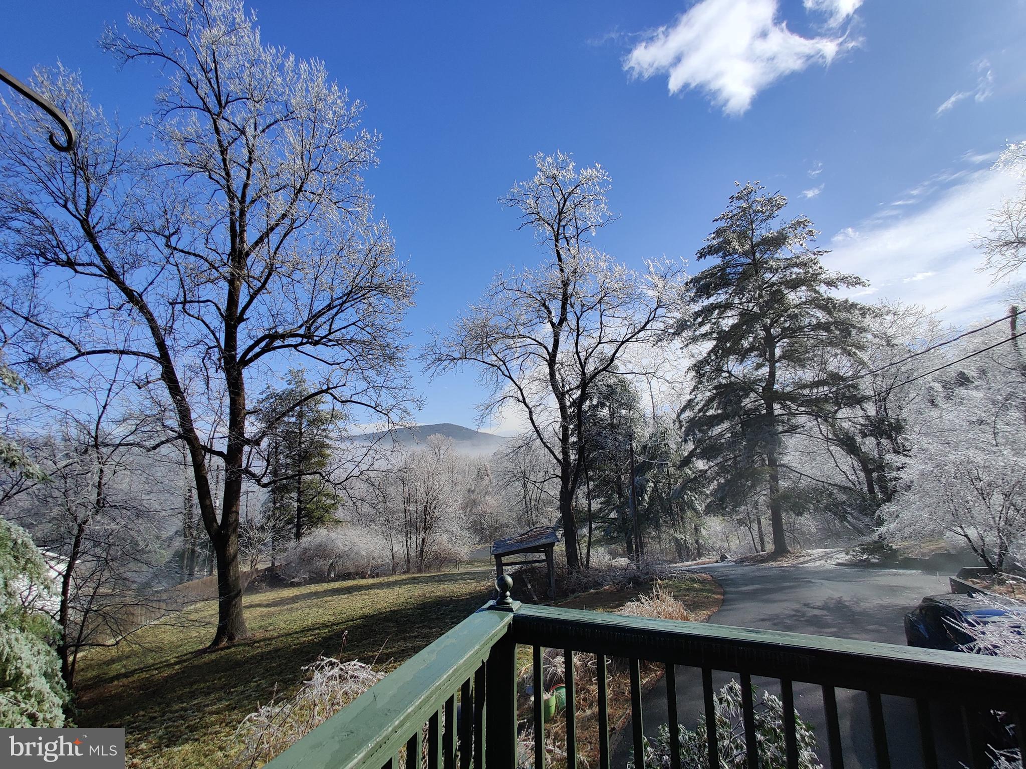 LAKE FRONT ROYAL - Residential