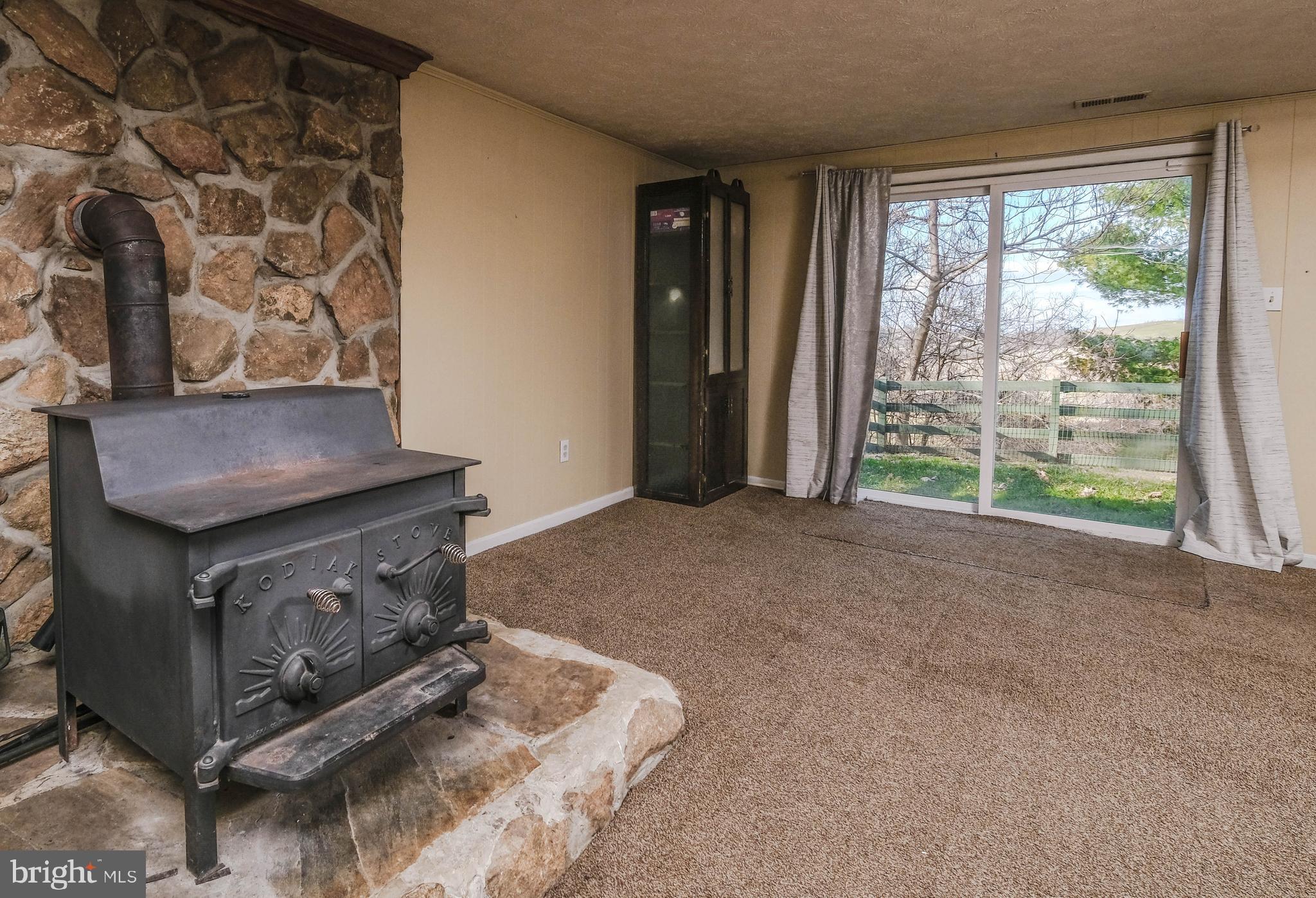 LAKE FRONT ROYAL - Residential