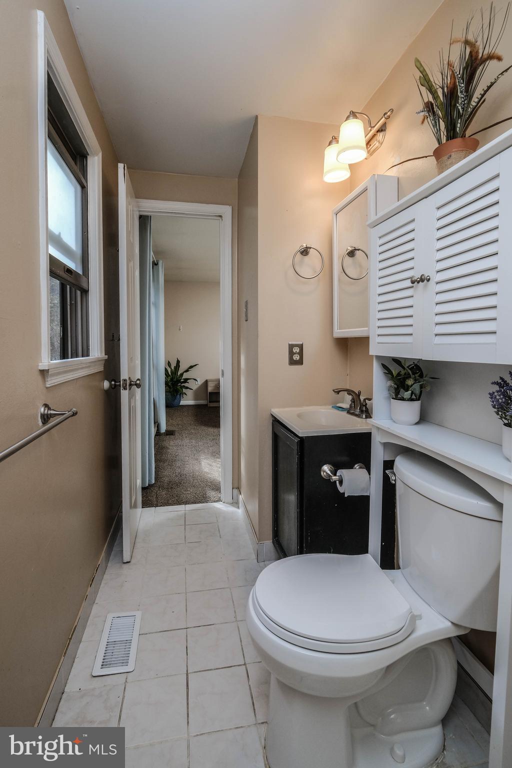 LAKE FRONT ROYAL - Residential