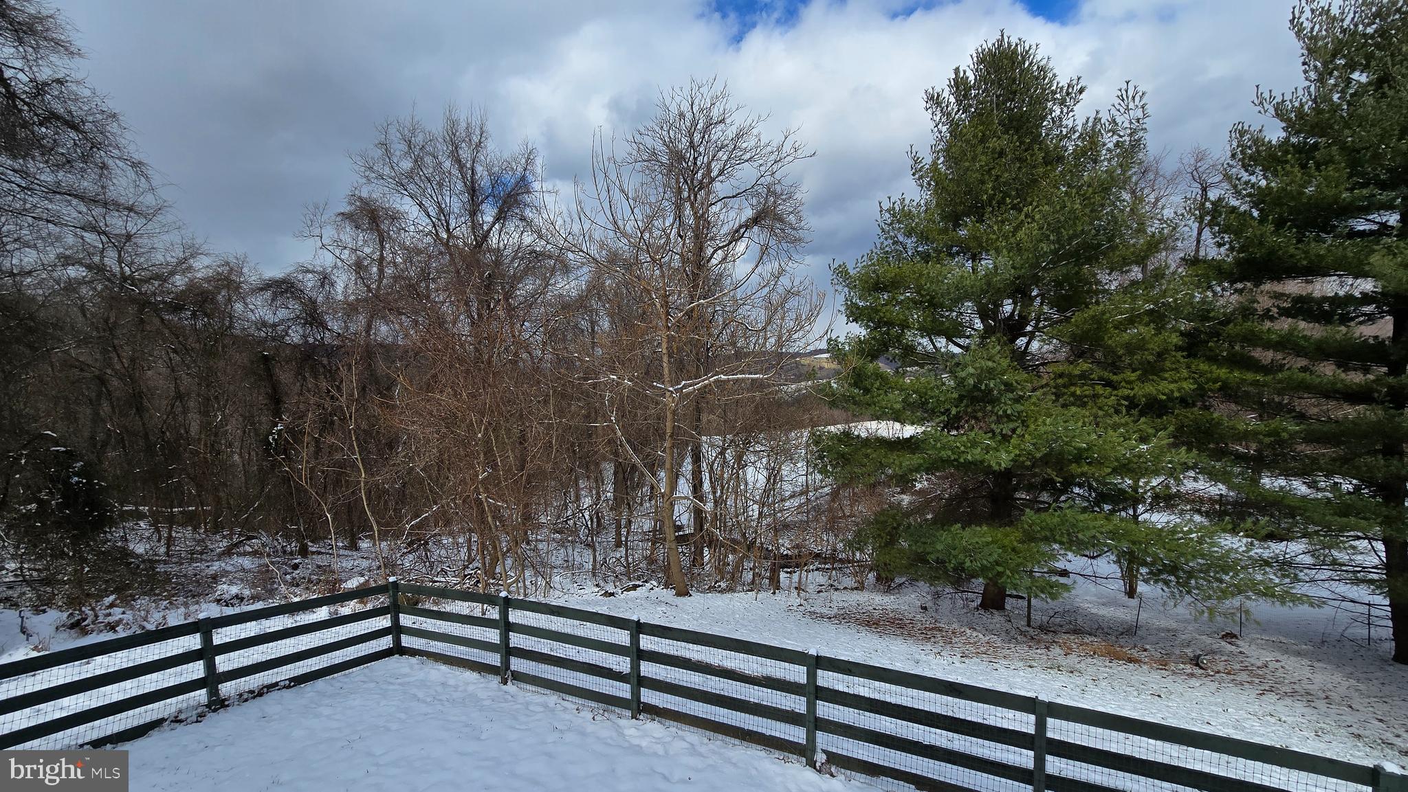 LAKE FRONT ROYAL - Residential