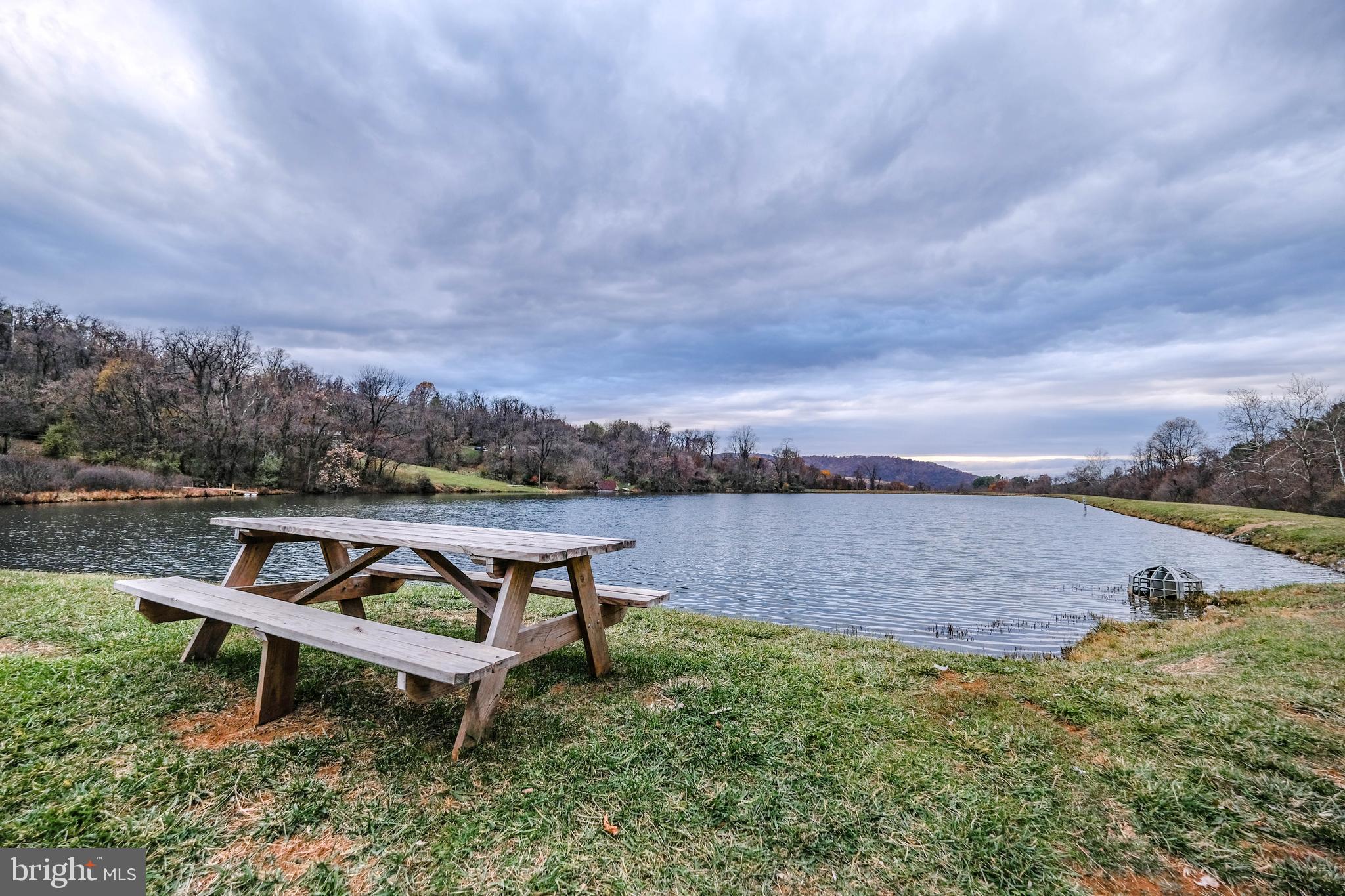 LAKE FRONT ROYAL - Residential