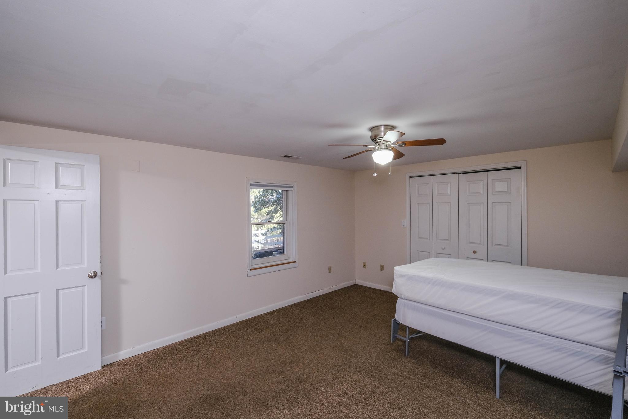 LAKE FRONT ROYAL - Residential