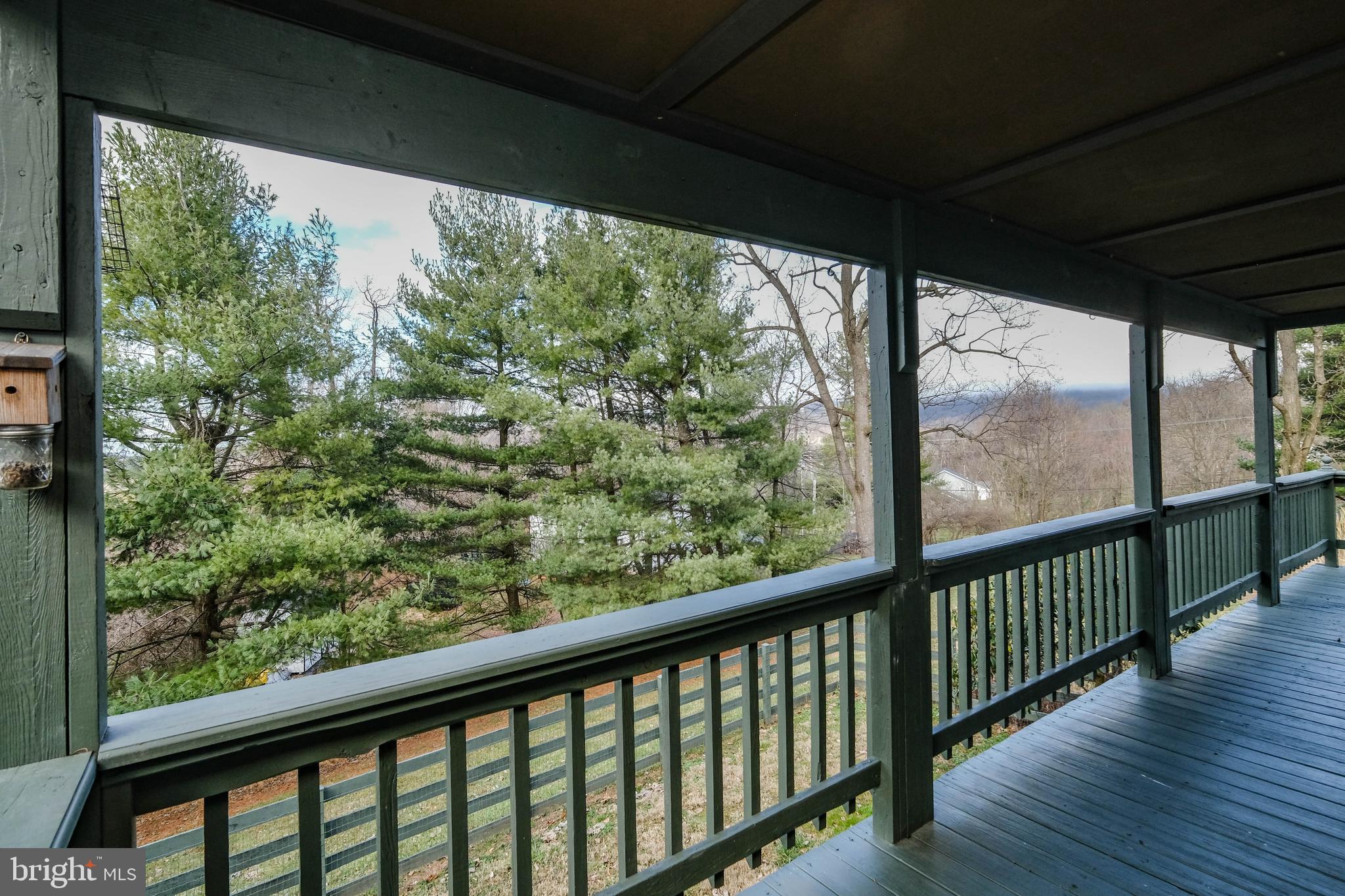 LAKE FRONT ROYAL - Residential