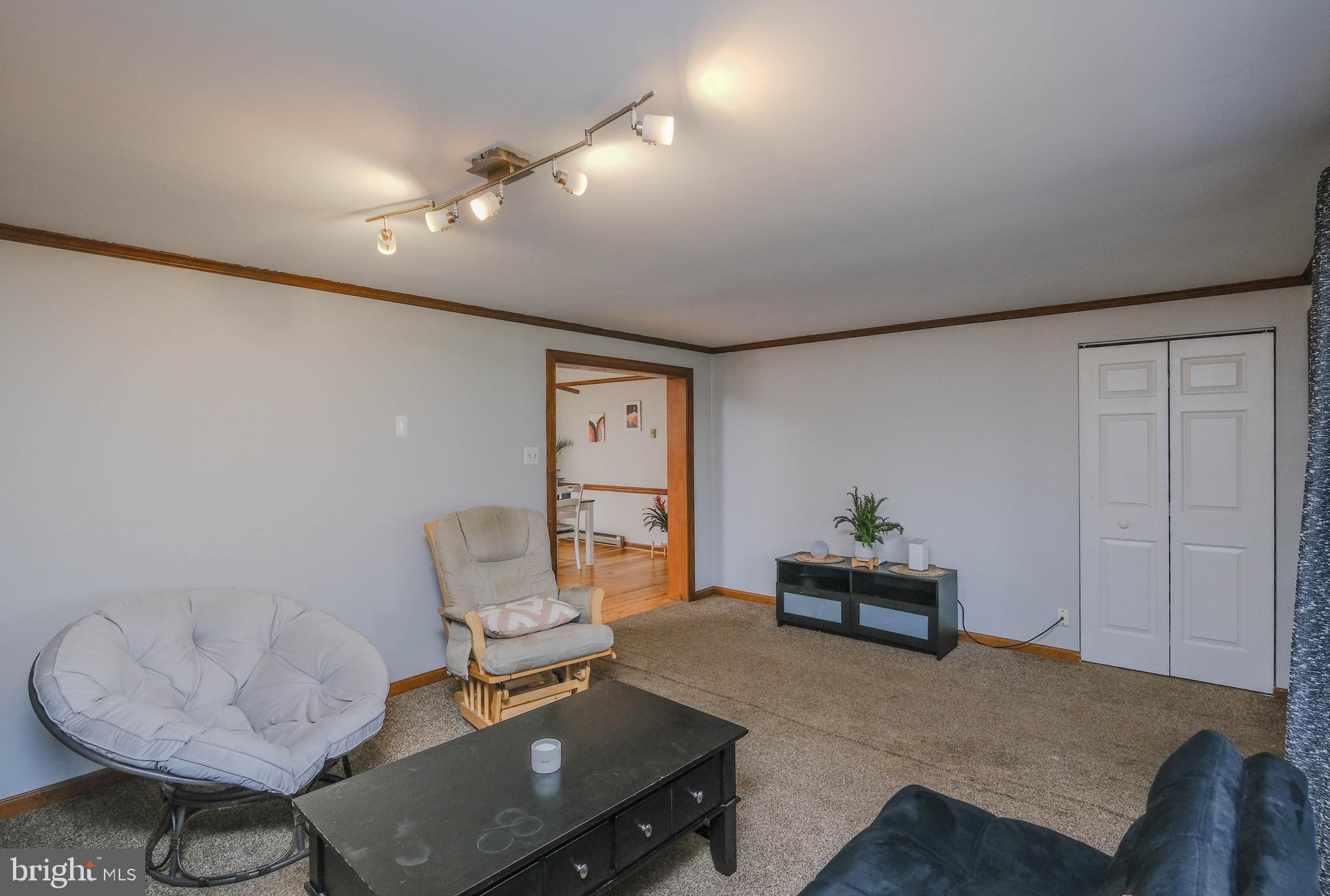 LAKE FRONT ROYAL - Residential