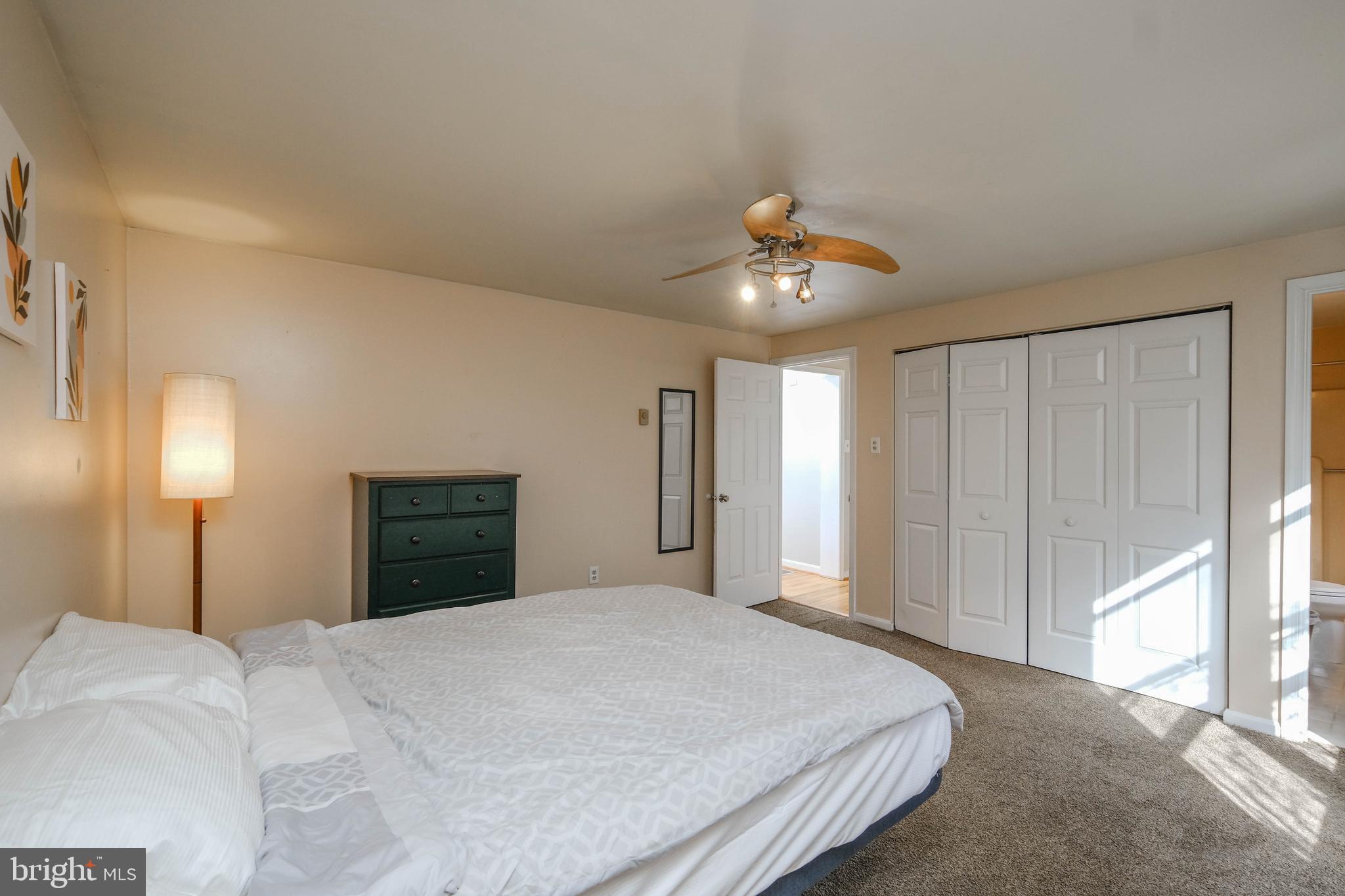 LAKE FRONT ROYAL - Residential