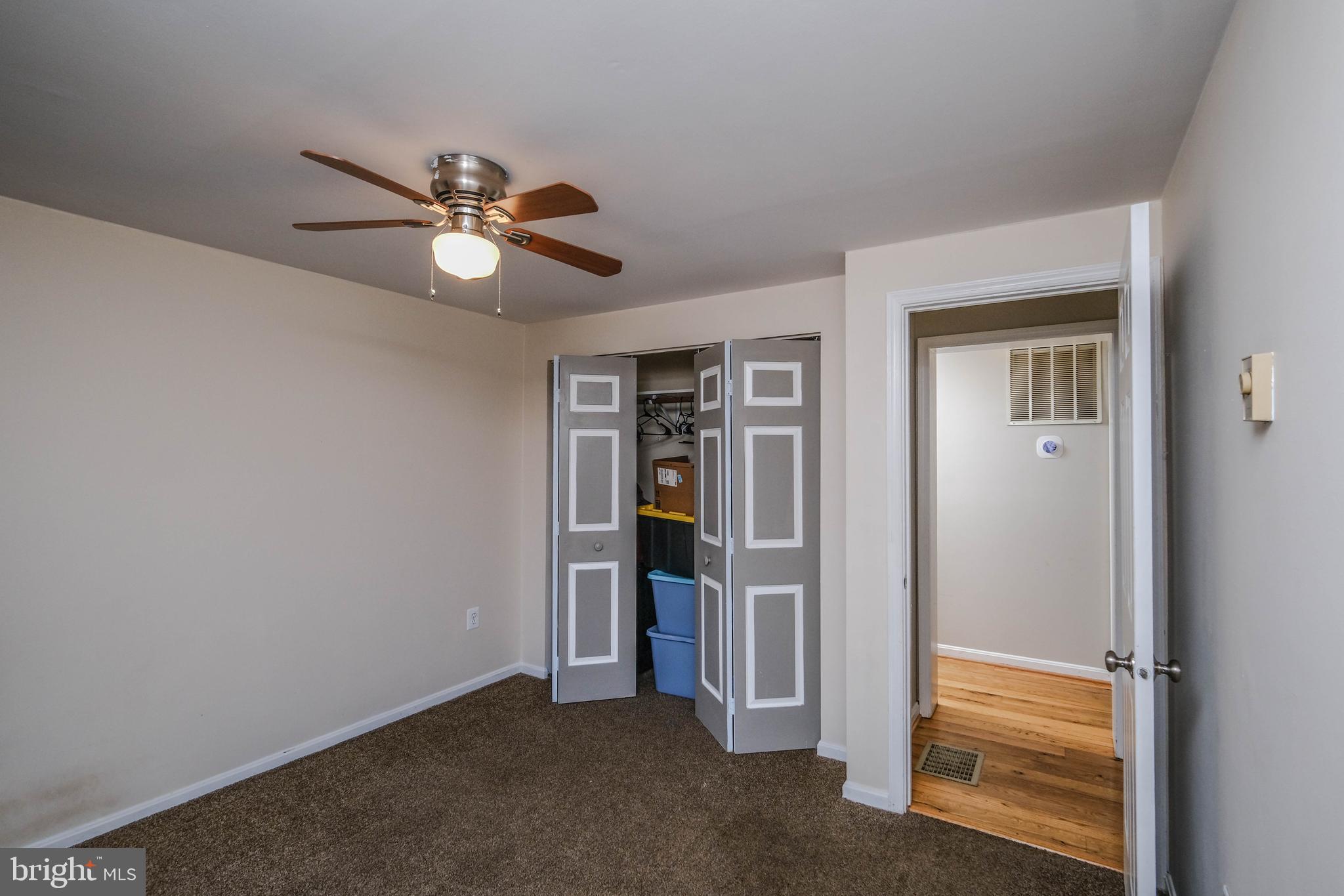 LAKE FRONT ROYAL - Residential