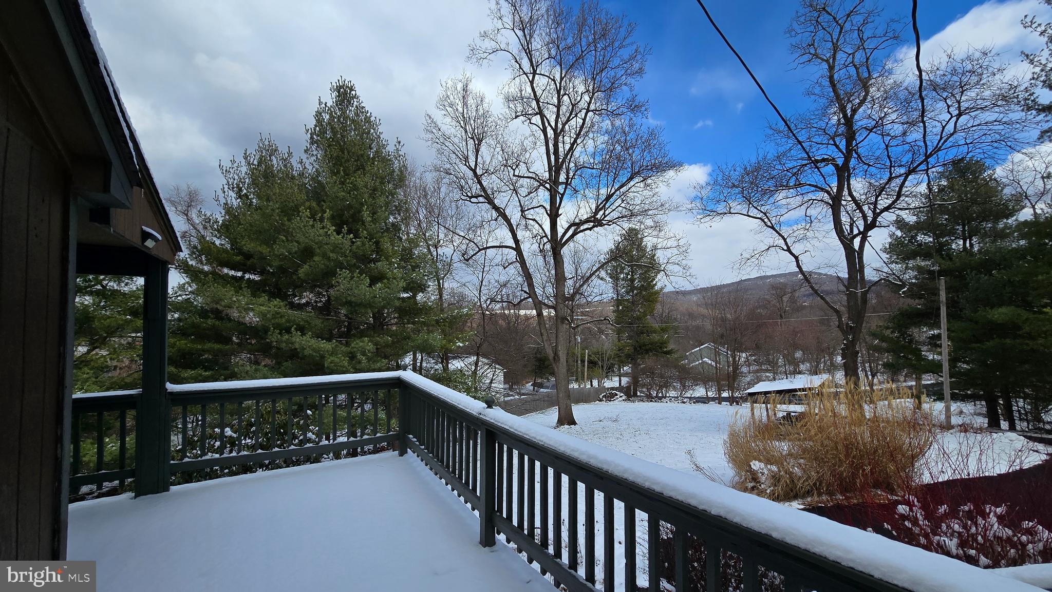 LAKE FRONT ROYAL - Residential