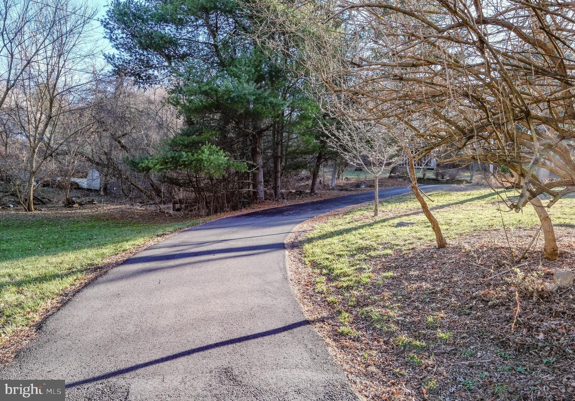 LAKE FRONT ROYAL - Residential