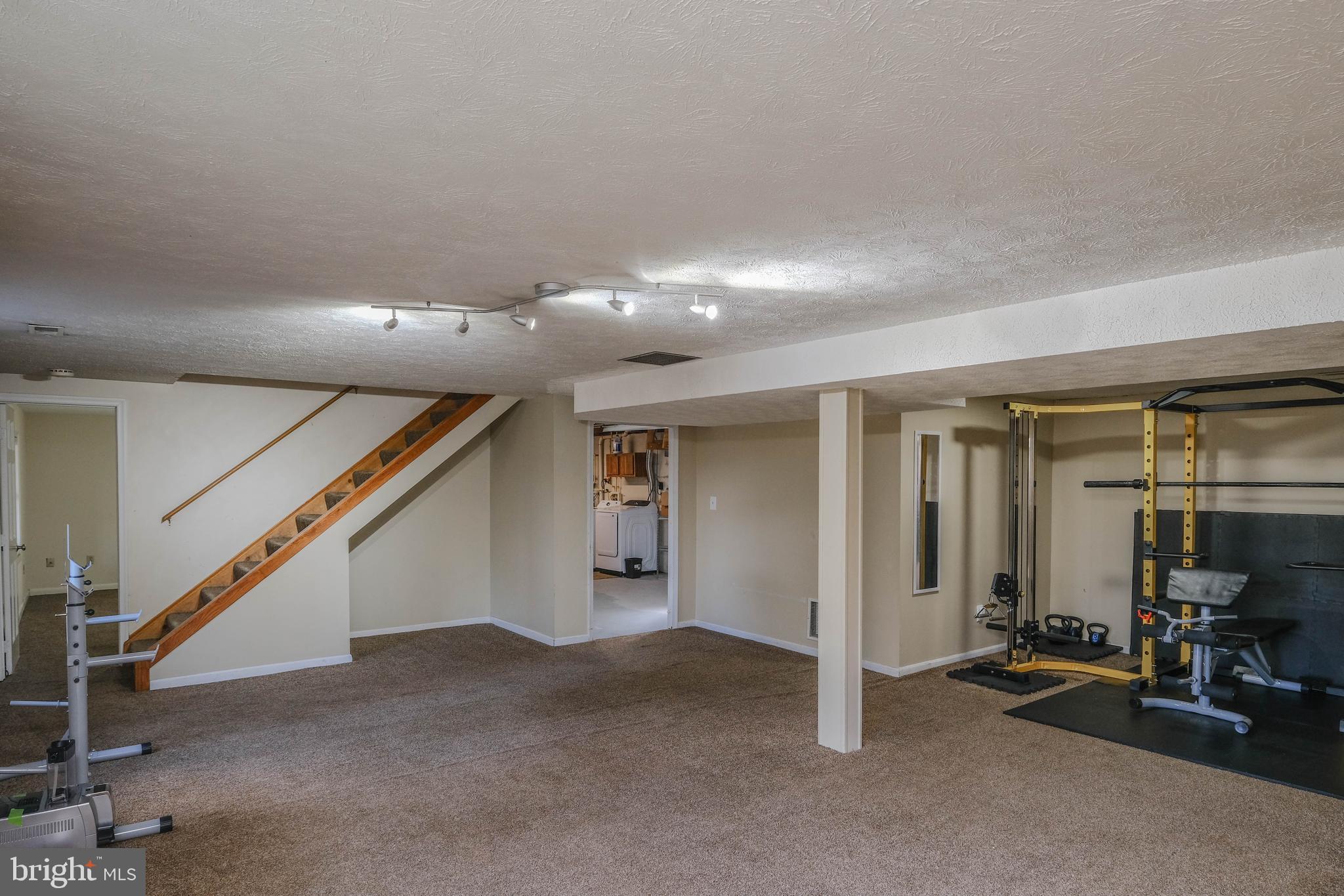 LAKE FRONT ROYAL - Residential