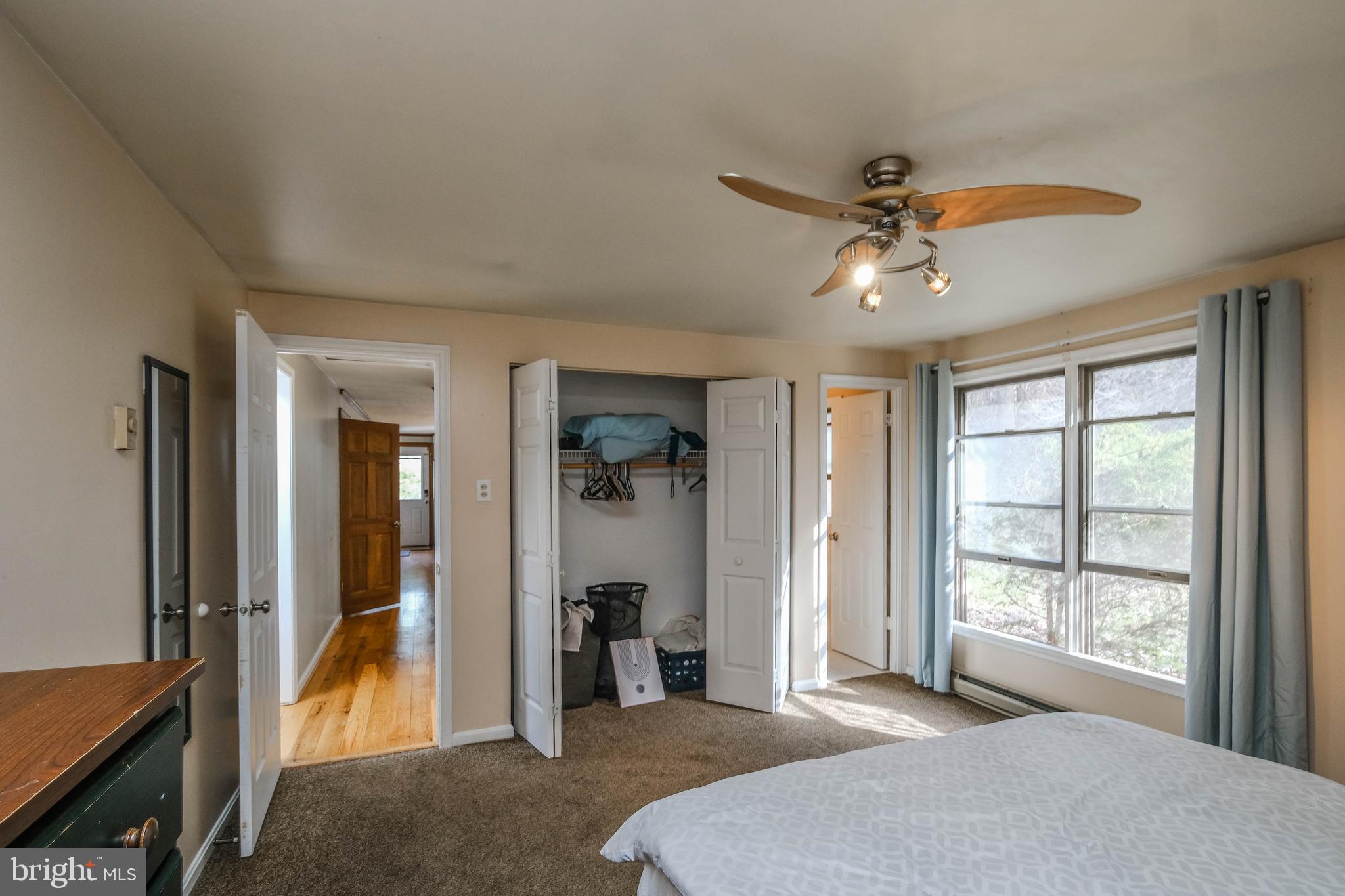 LAKE FRONT ROYAL - Residential