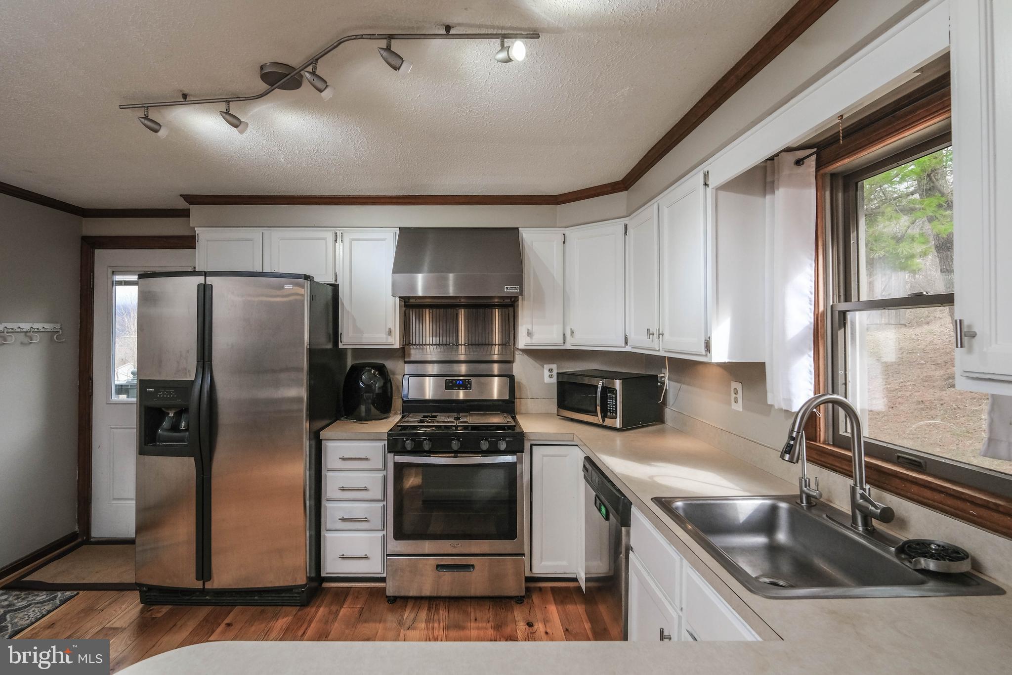 LAKE FRONT ROYAL - Residential