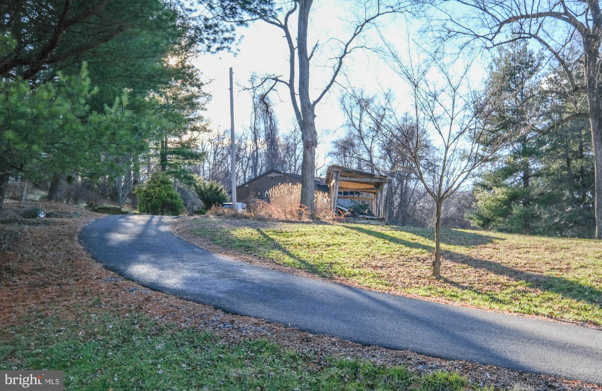 LAKE FRONT ROYAL - Residential