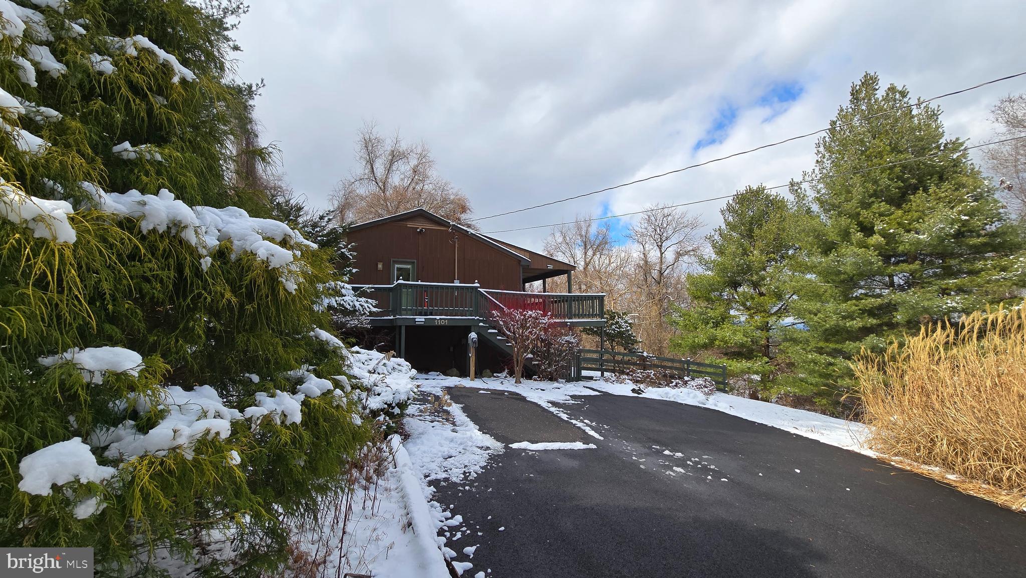 LAKE FRONT ROYAL - Residential