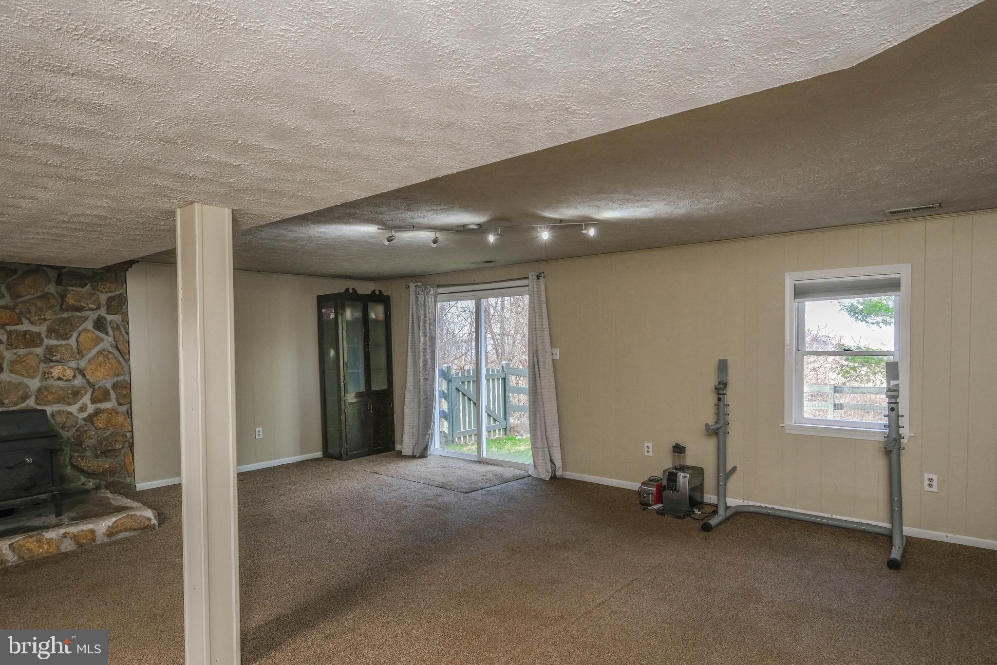 LAKE FRONT ROYAL - Residential