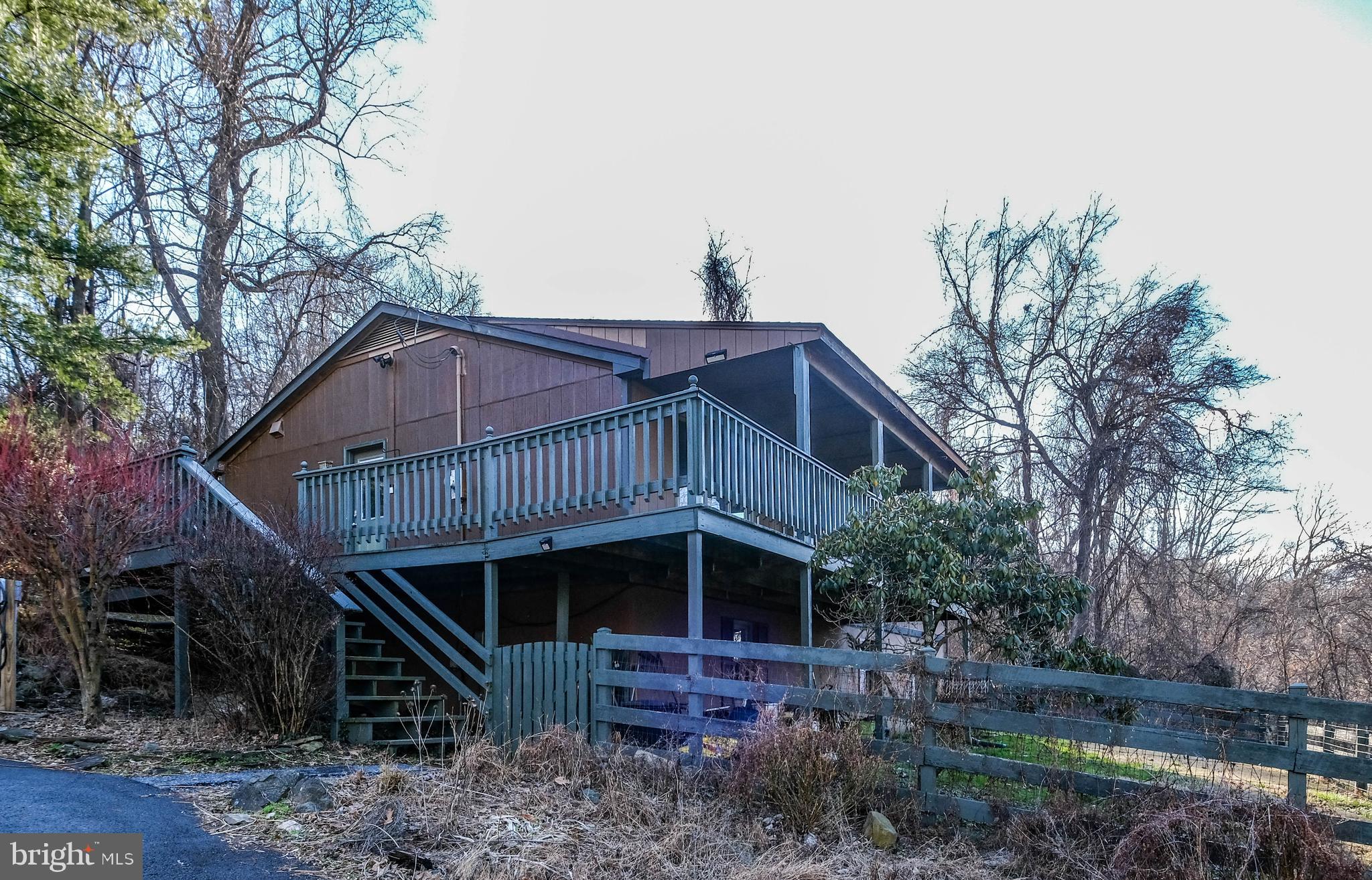 LAKE FRONT ROYAL - Residential