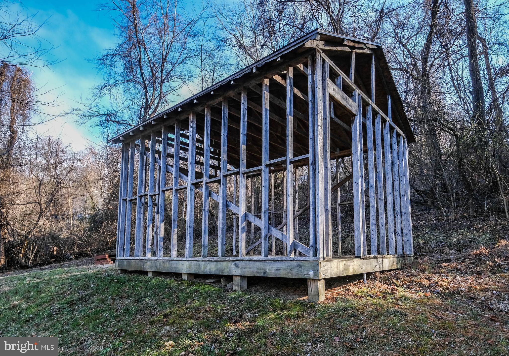 LAKE FRONT ROYAL - Residential