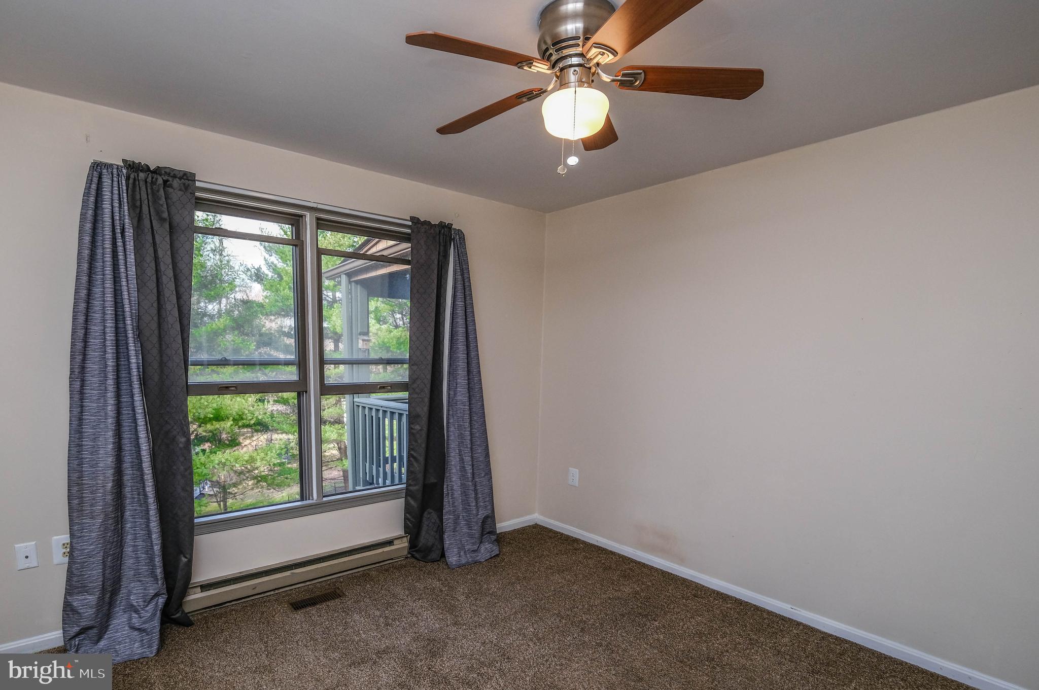 LAKE FRONT ROYAL - Residential