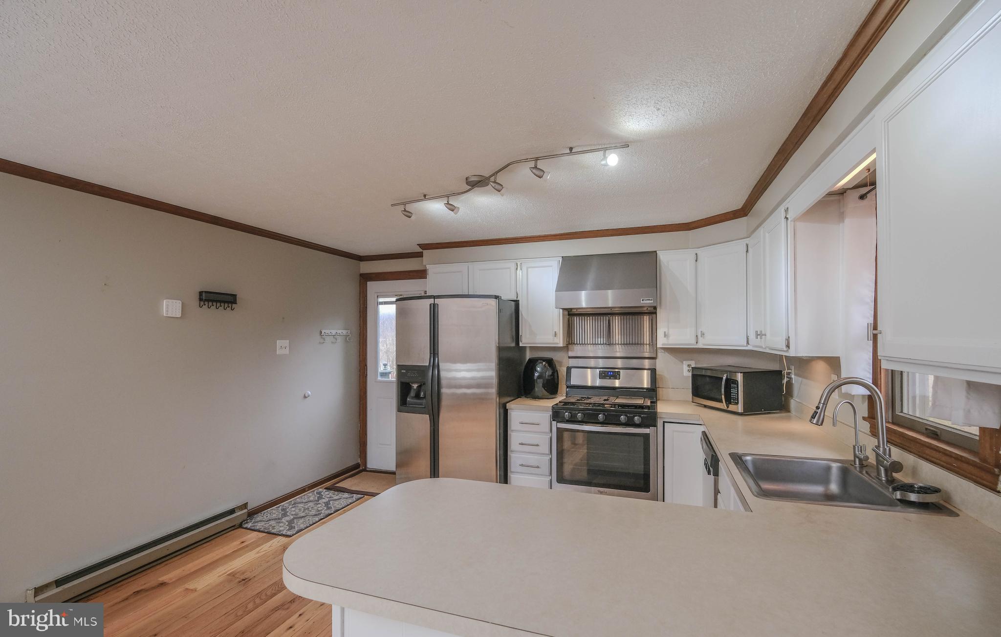 LAKE FRONT ROYAL - Residential