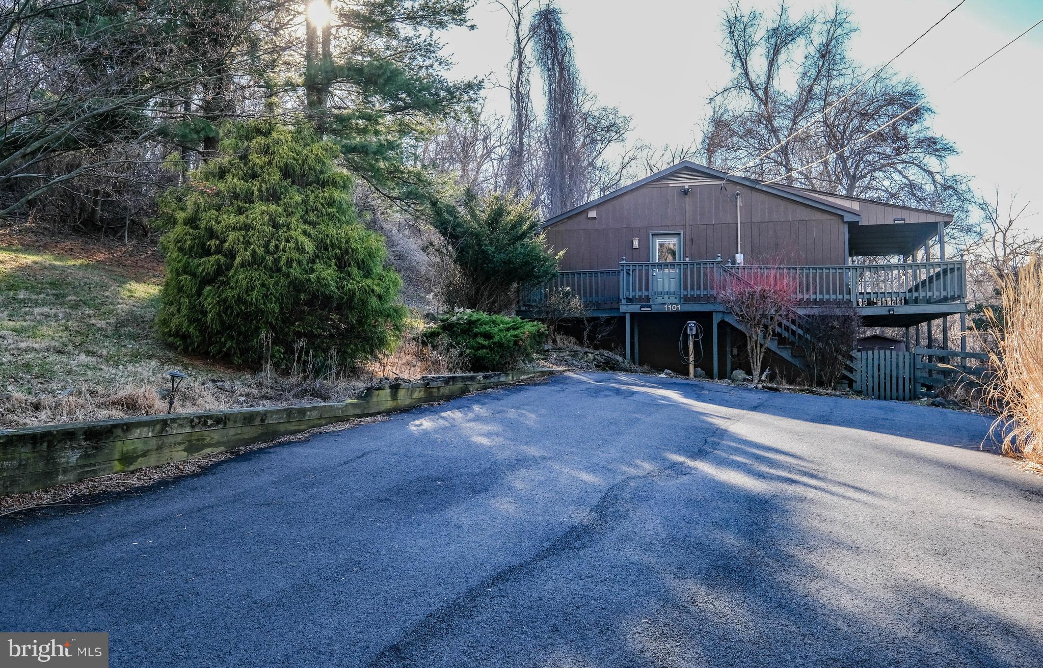 LAKE FRONT ROYAL - Residential