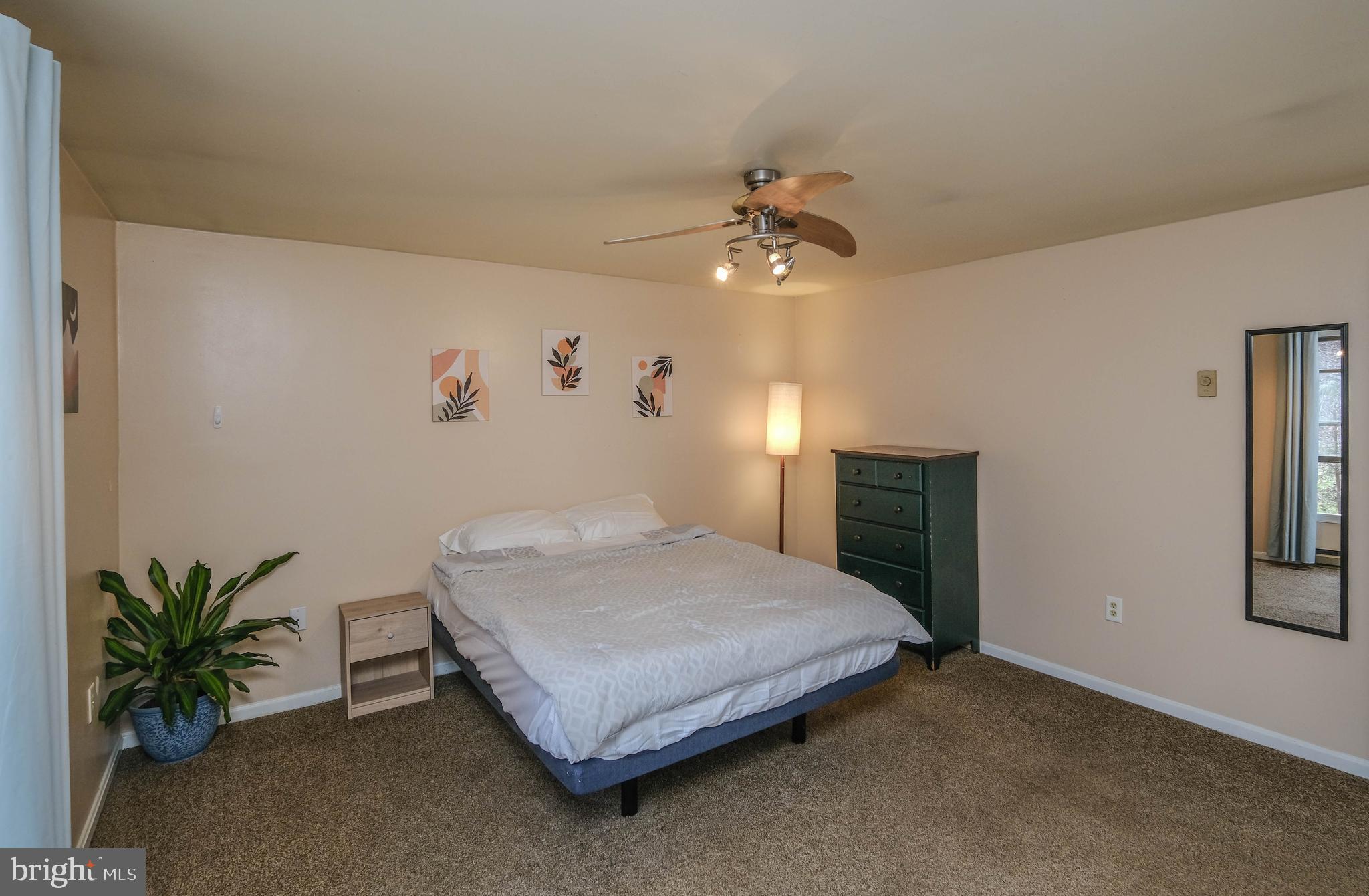 LAKE FRONT ROYAL - Residential