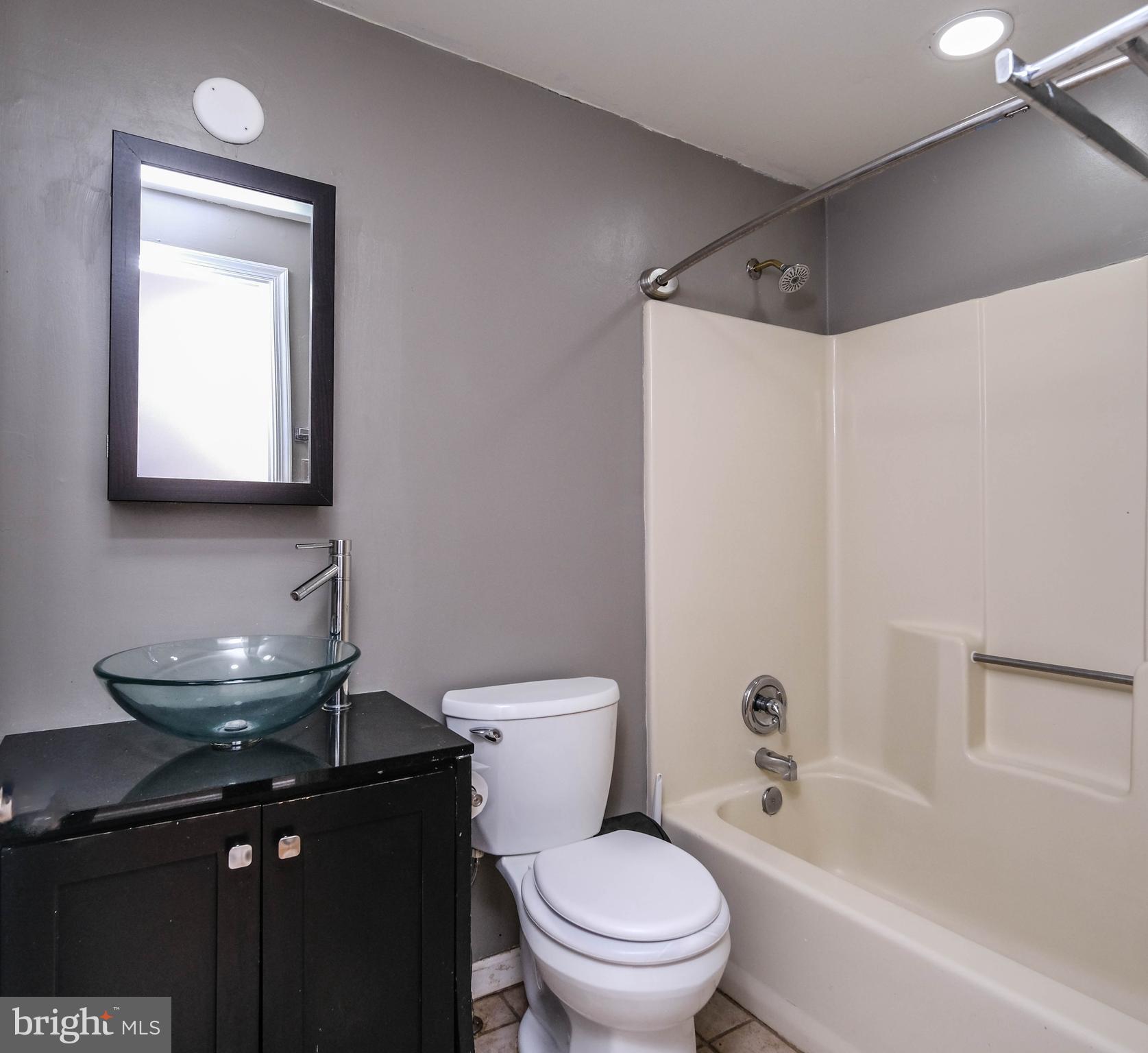 LAKE FRONT ROYAL - Residential