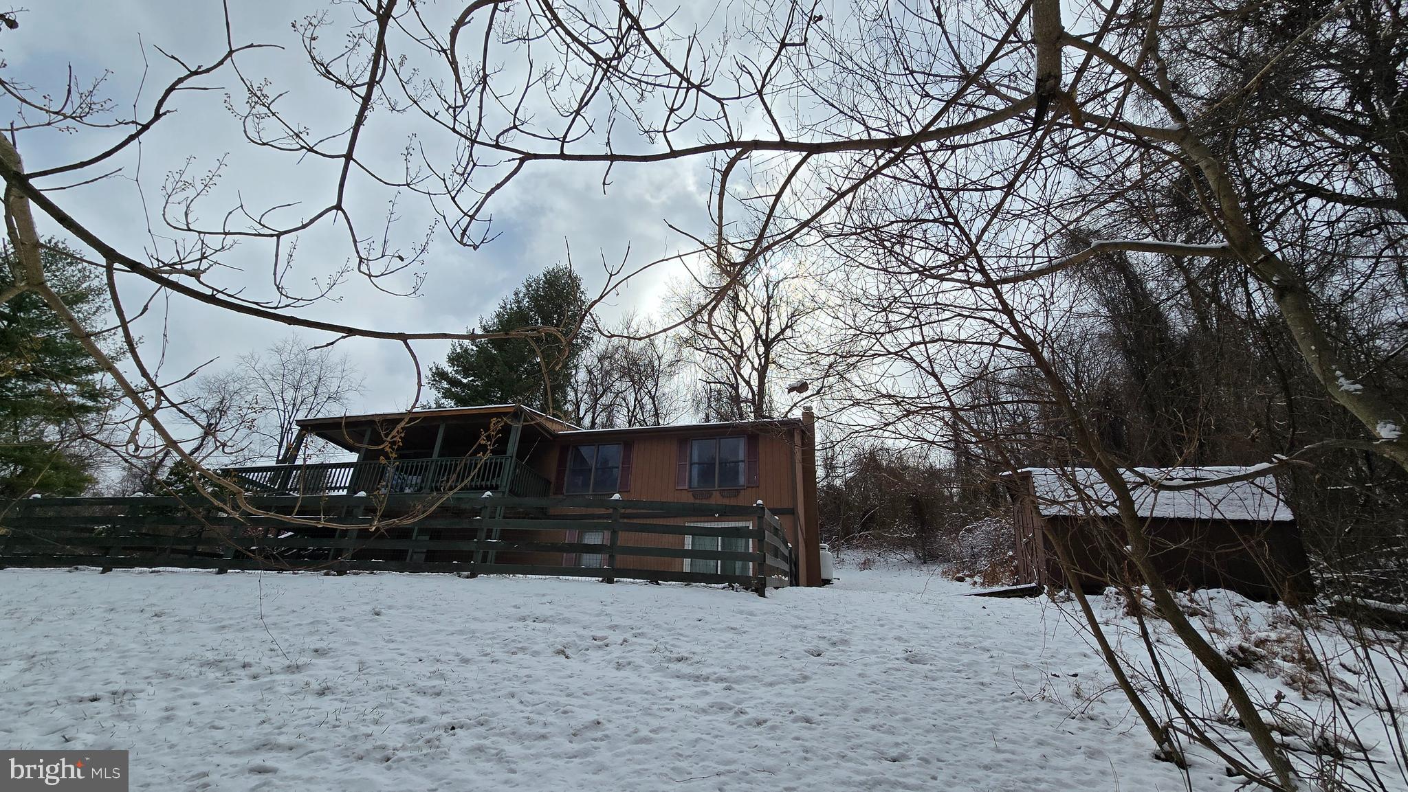 LAKE FRONT ROYAL - Residential