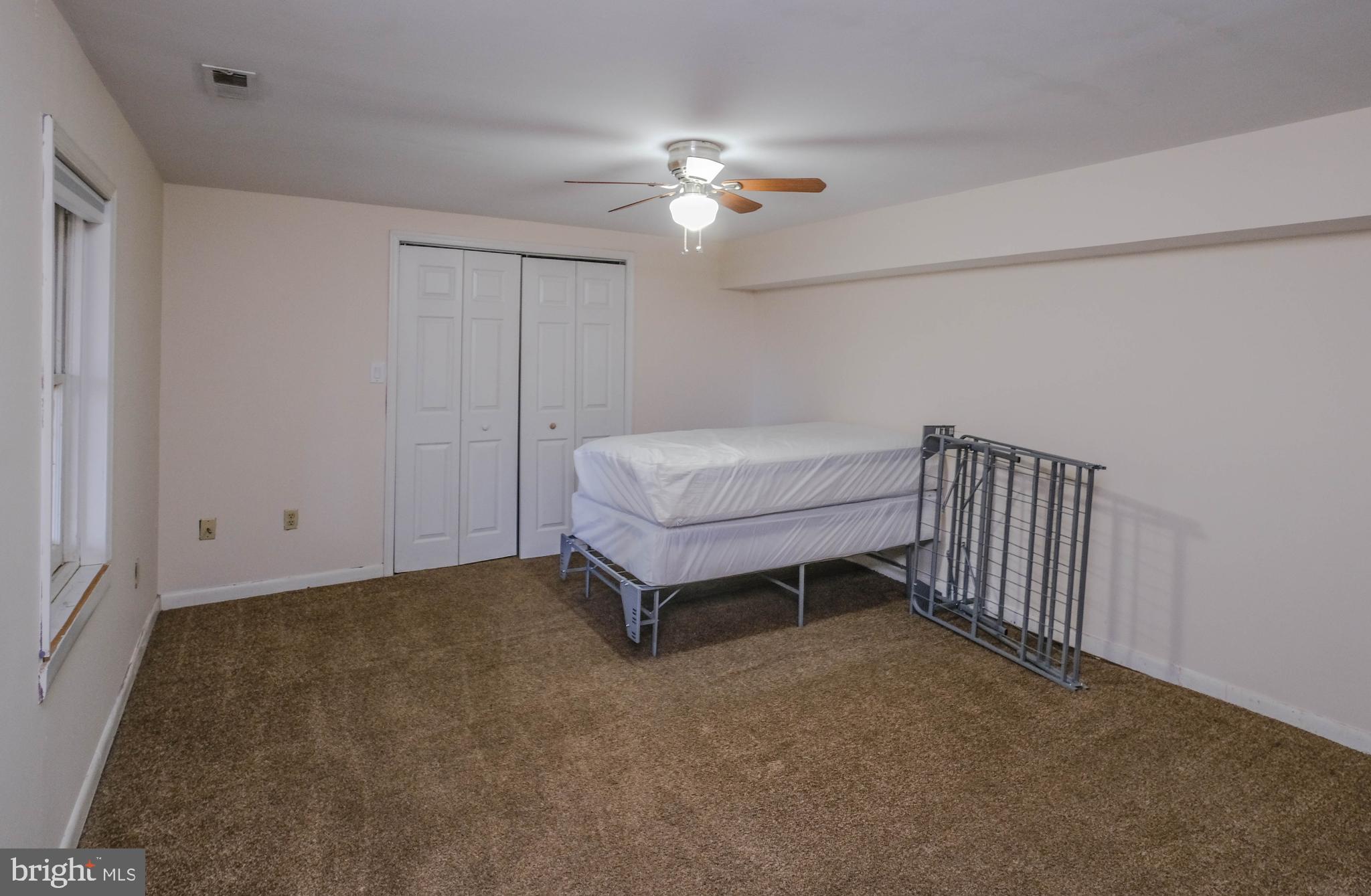 LAKE FRONT ROYAL - Residential