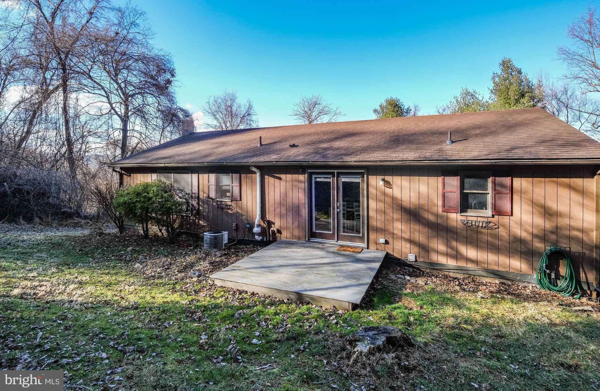 LAKE FRONT ROYAL - Residential