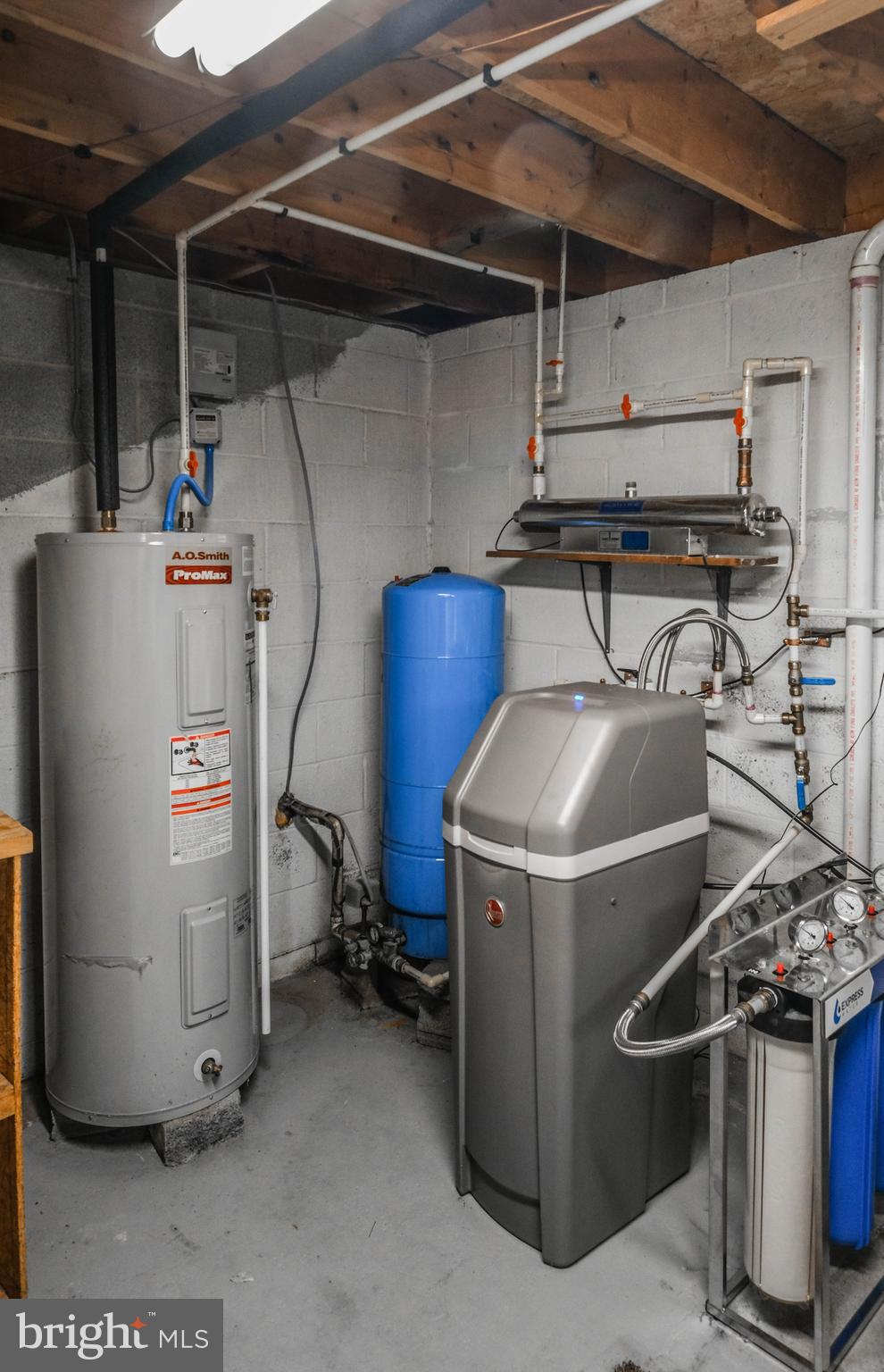 LAKE FRONT ROYAL - Residential