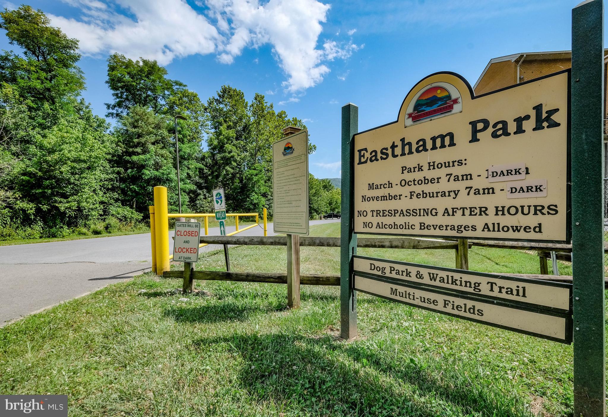 LAKE FRONT ROYAL - Residential