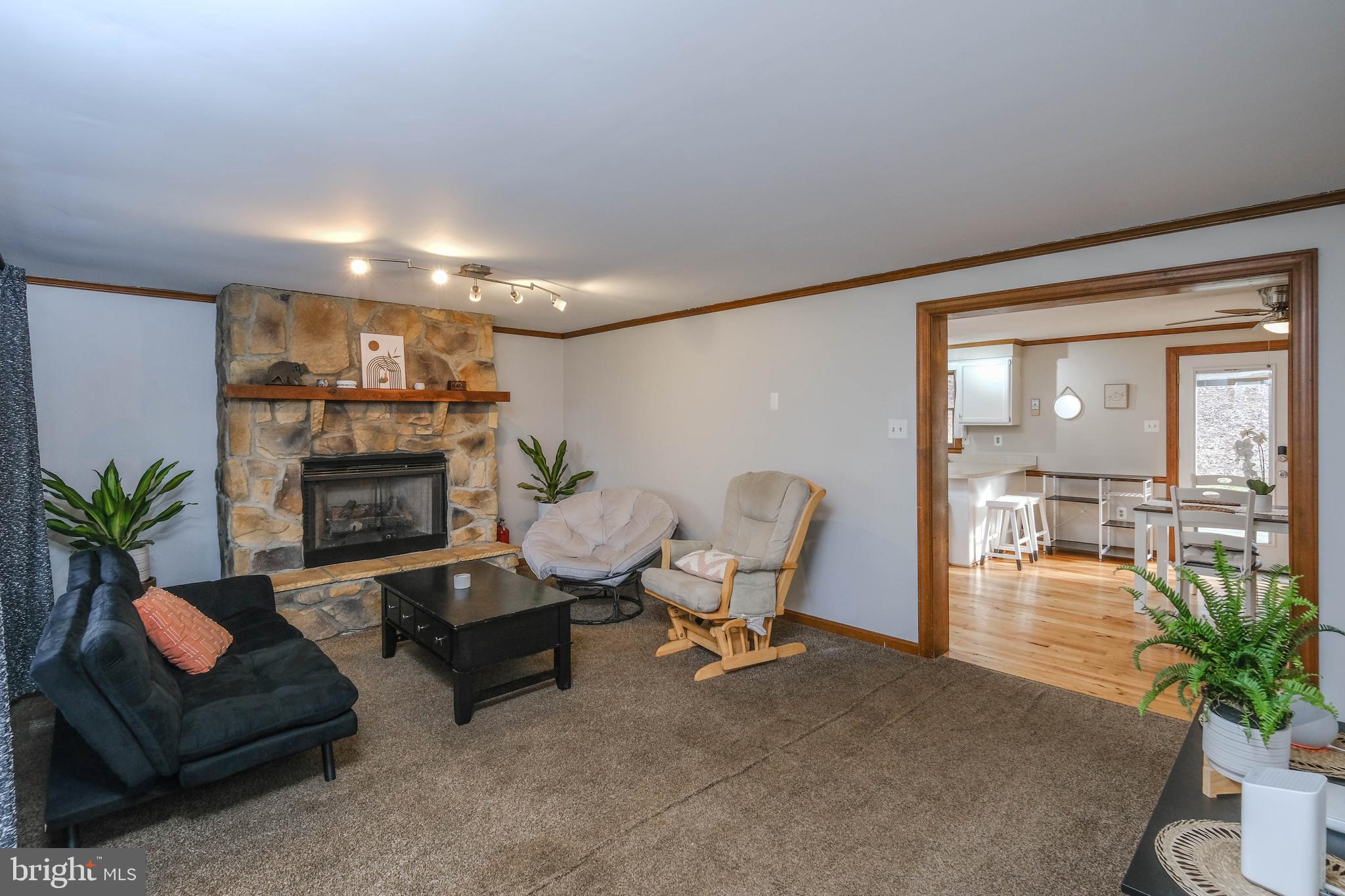 LAKE FRONT ROYAL - Residential