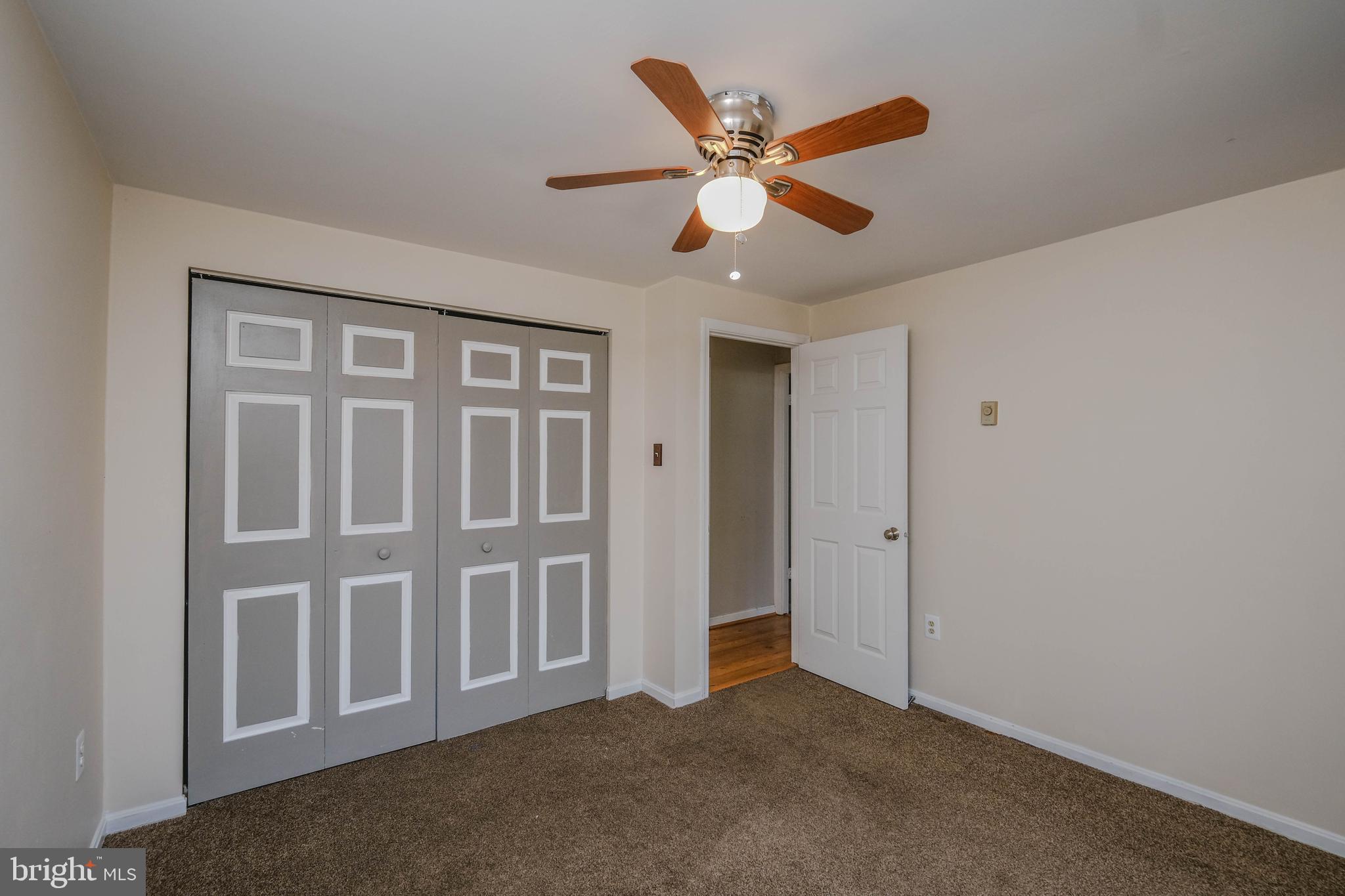 LAKE FRONT ROYAL - Residential