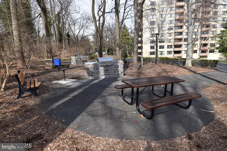 PROMENADE TOWERS - Residential Lease