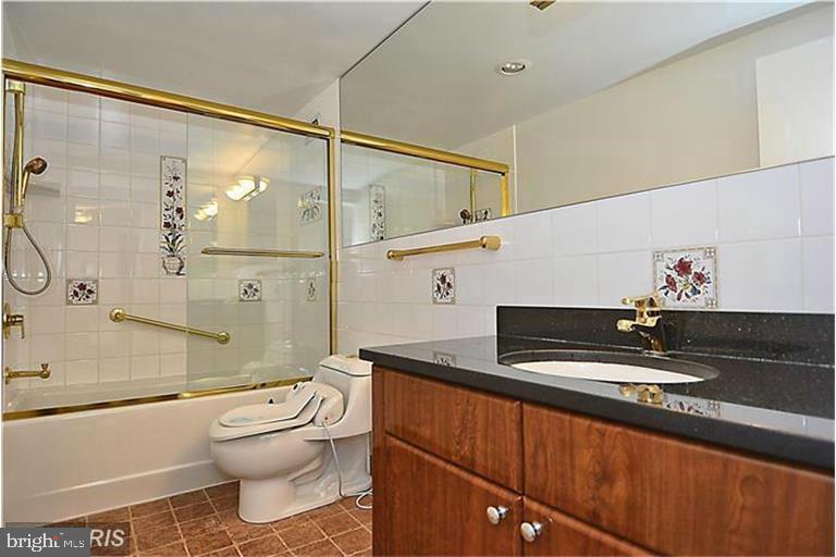 PROMENADE TOWERS - Residential Lease