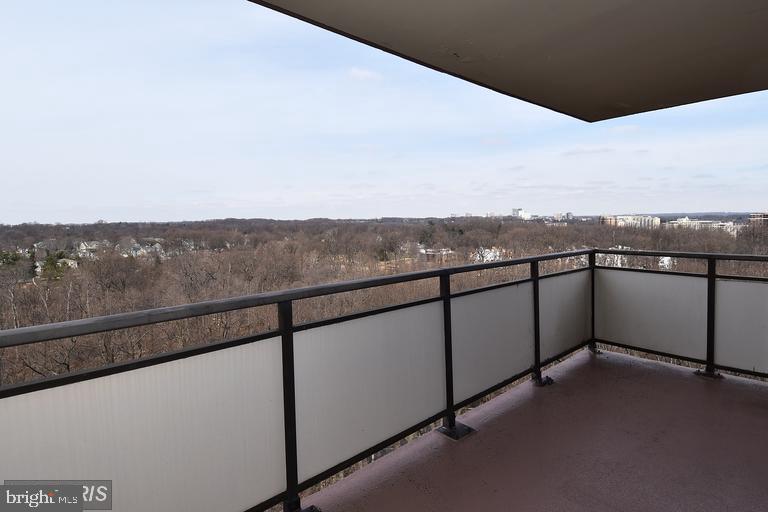 PROMENADE TOWERS - Residential Lease