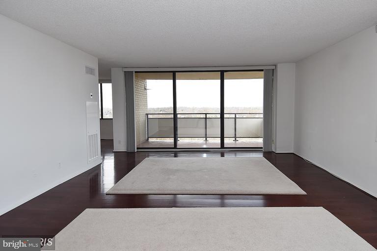 PROMENADE TOWERS - Residential Lease