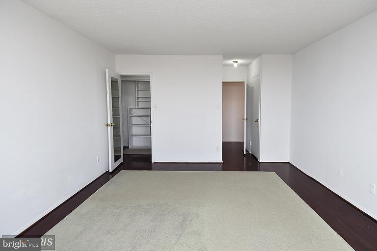 PROMENADE TOWERS - Residential Lease