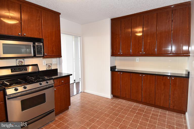 PROMENADE TOWERS - Residential Lease