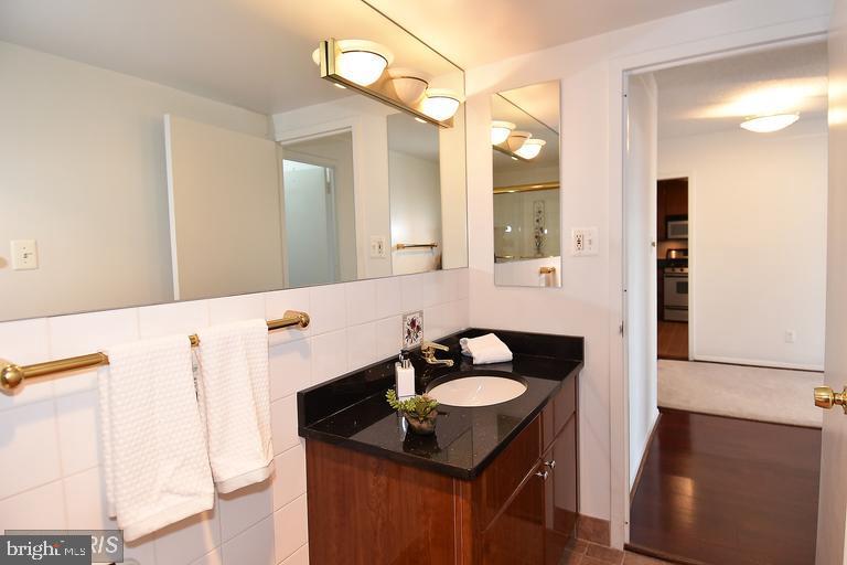 PROMENADE TOWERS - Residential Lease