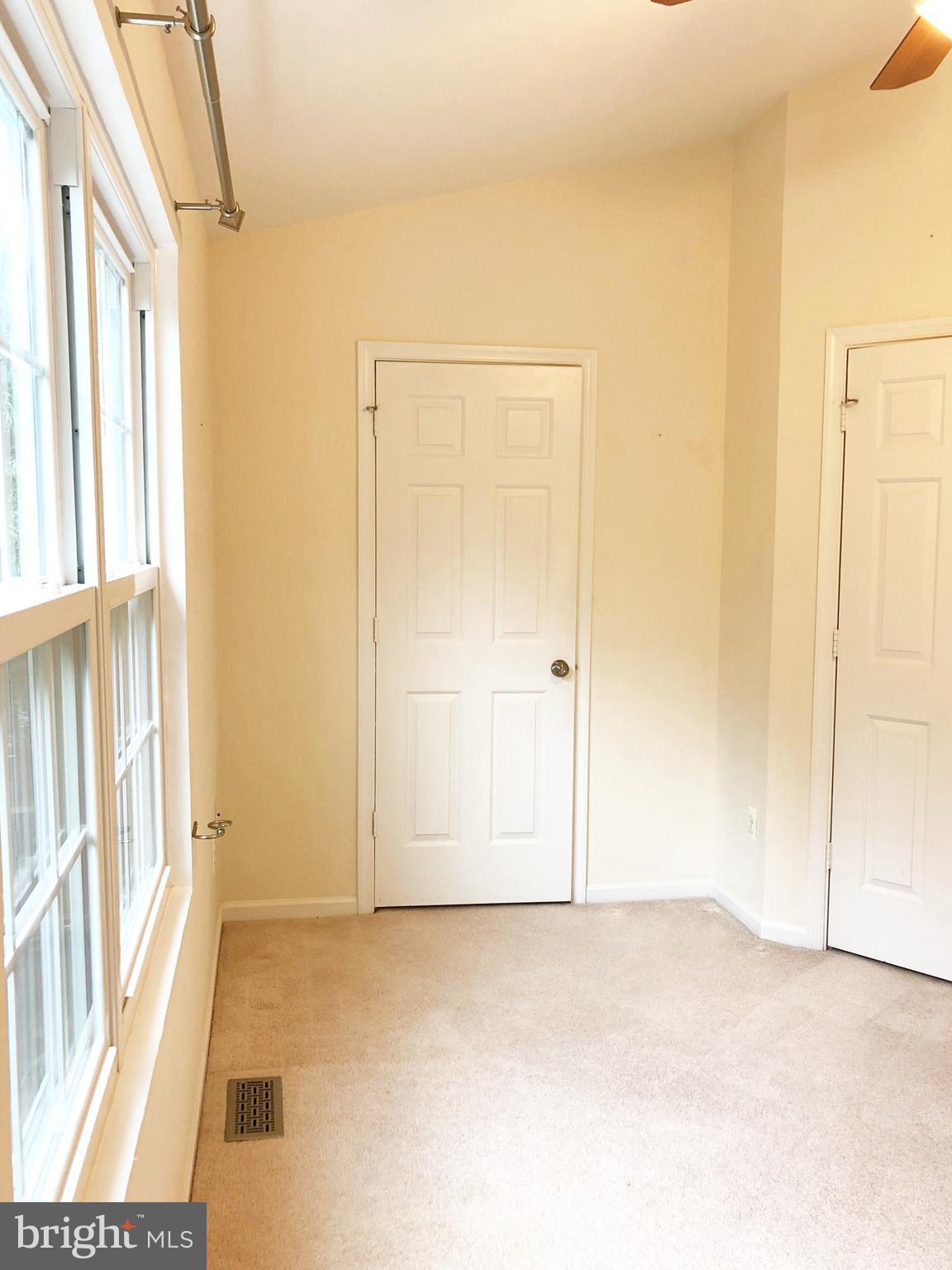 LANDSDOWNE - Residential Lease